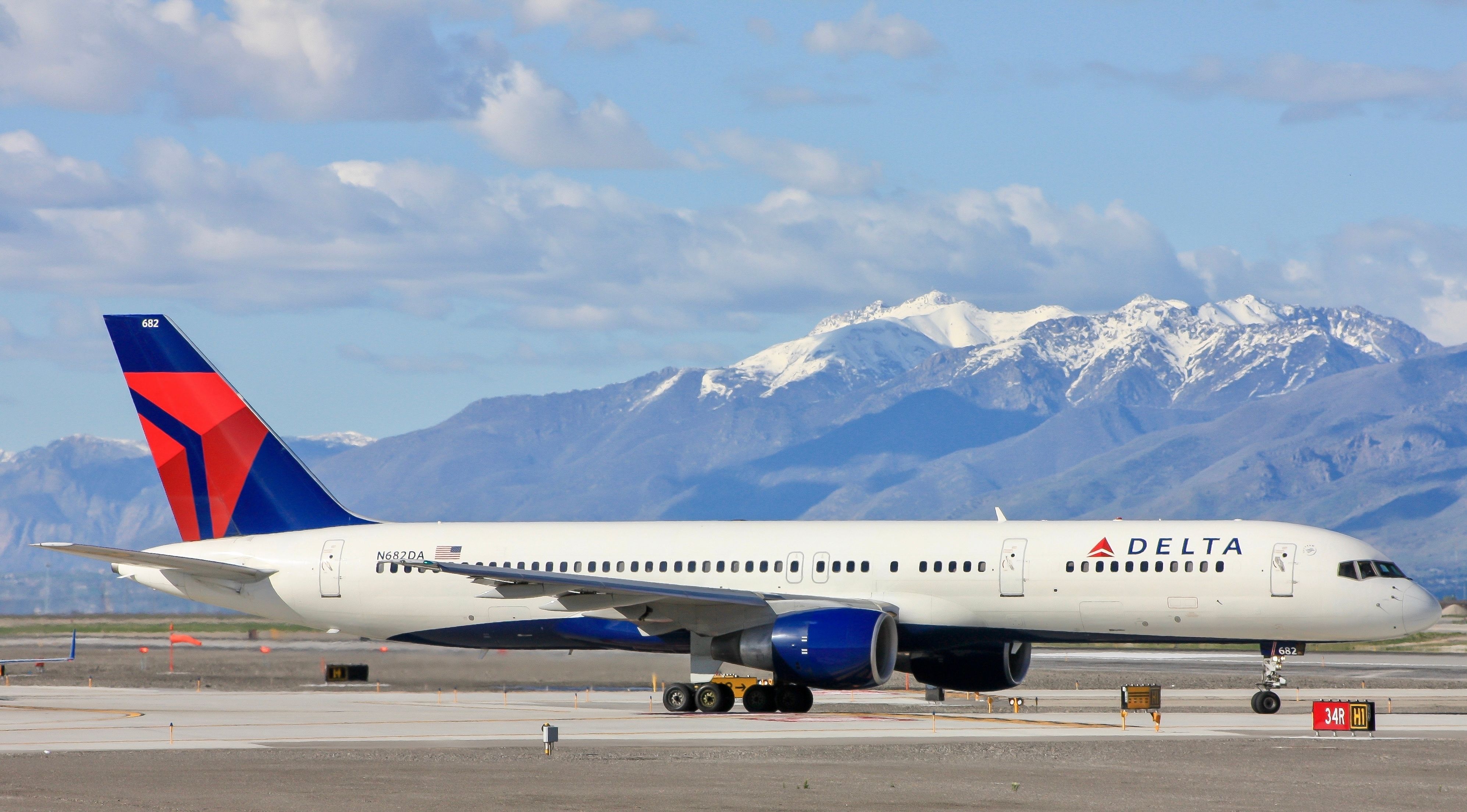 Delta Air Lines Boeing 757-200 Taxiing In Salt Lake City