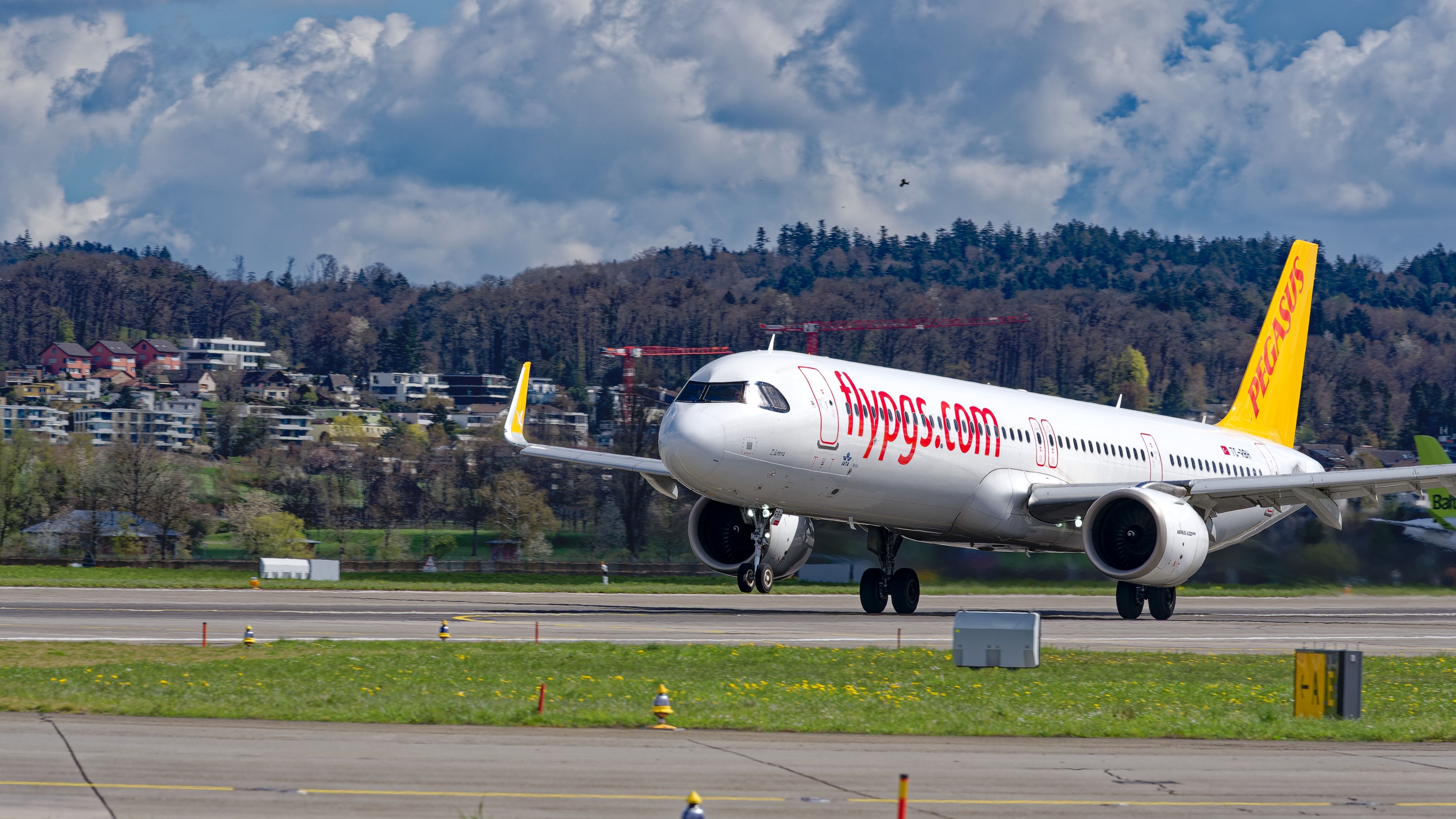 Pegasus Airlines A321 taking off