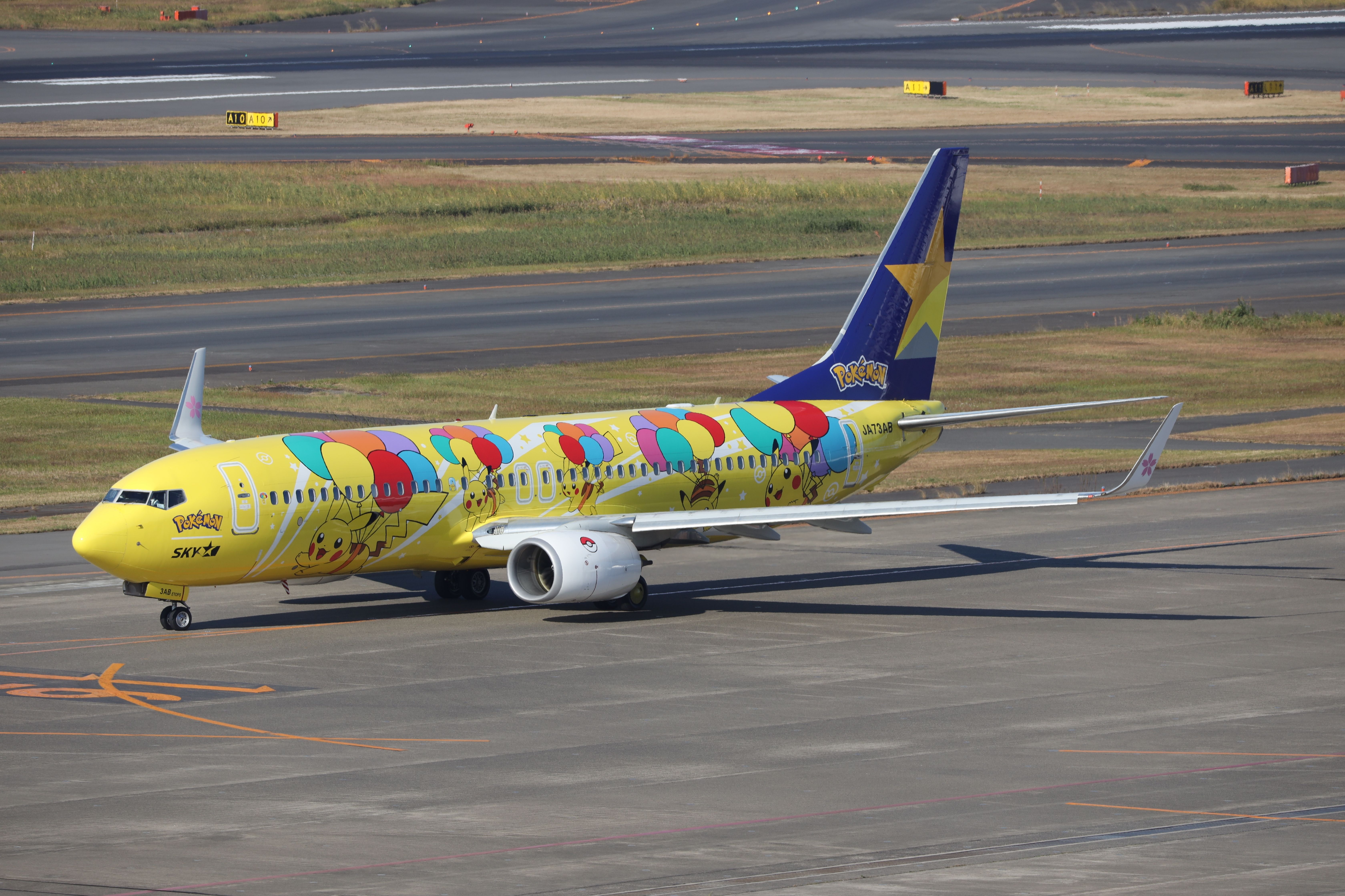 SKYMARK Boeing 737-800 at Tokyo Haneda International Airport.