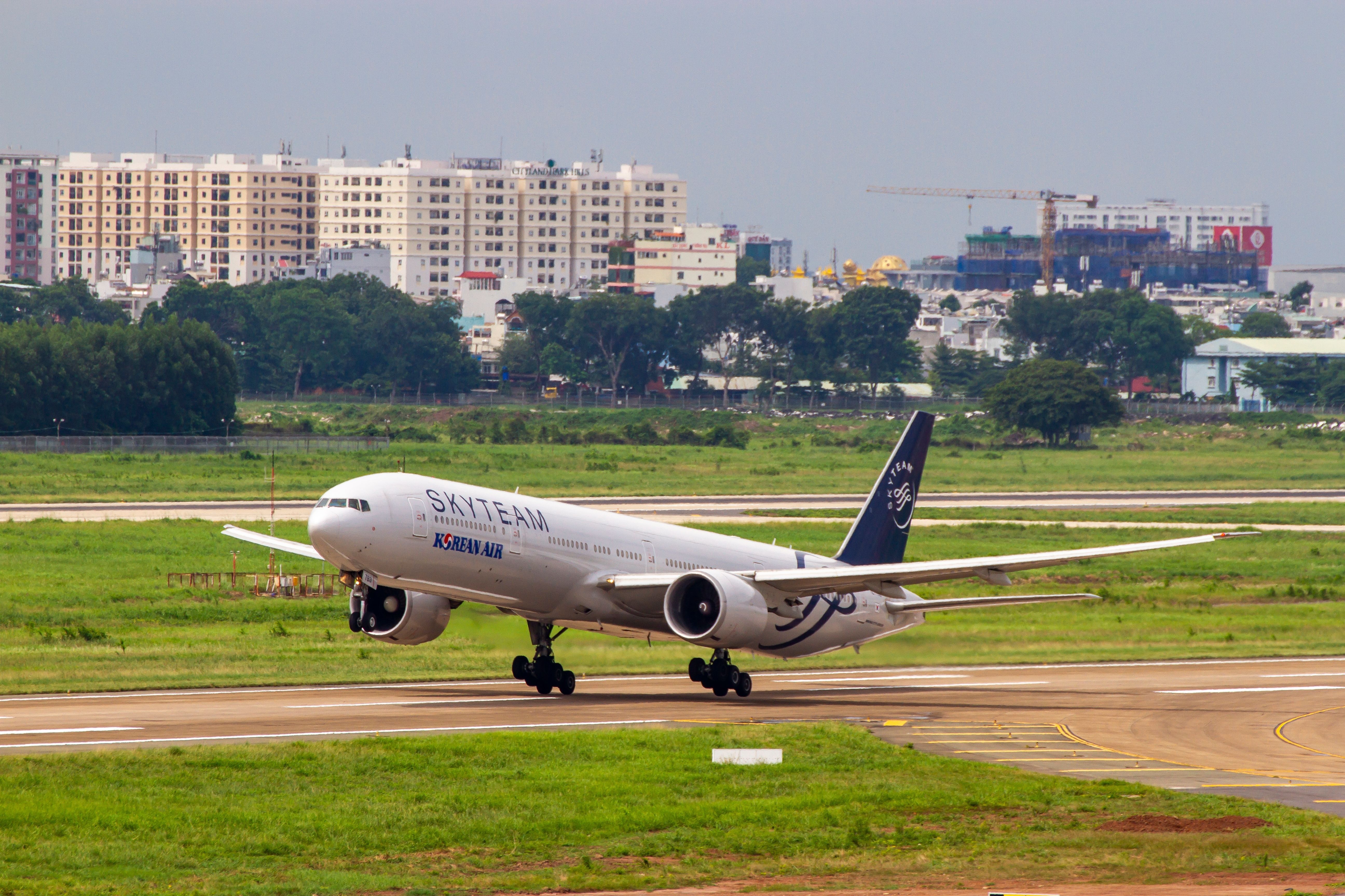 Korean Air Boeing 777-3B5ER SkyTeam Livery Taking Off From Tan Son Nhat International Airport.