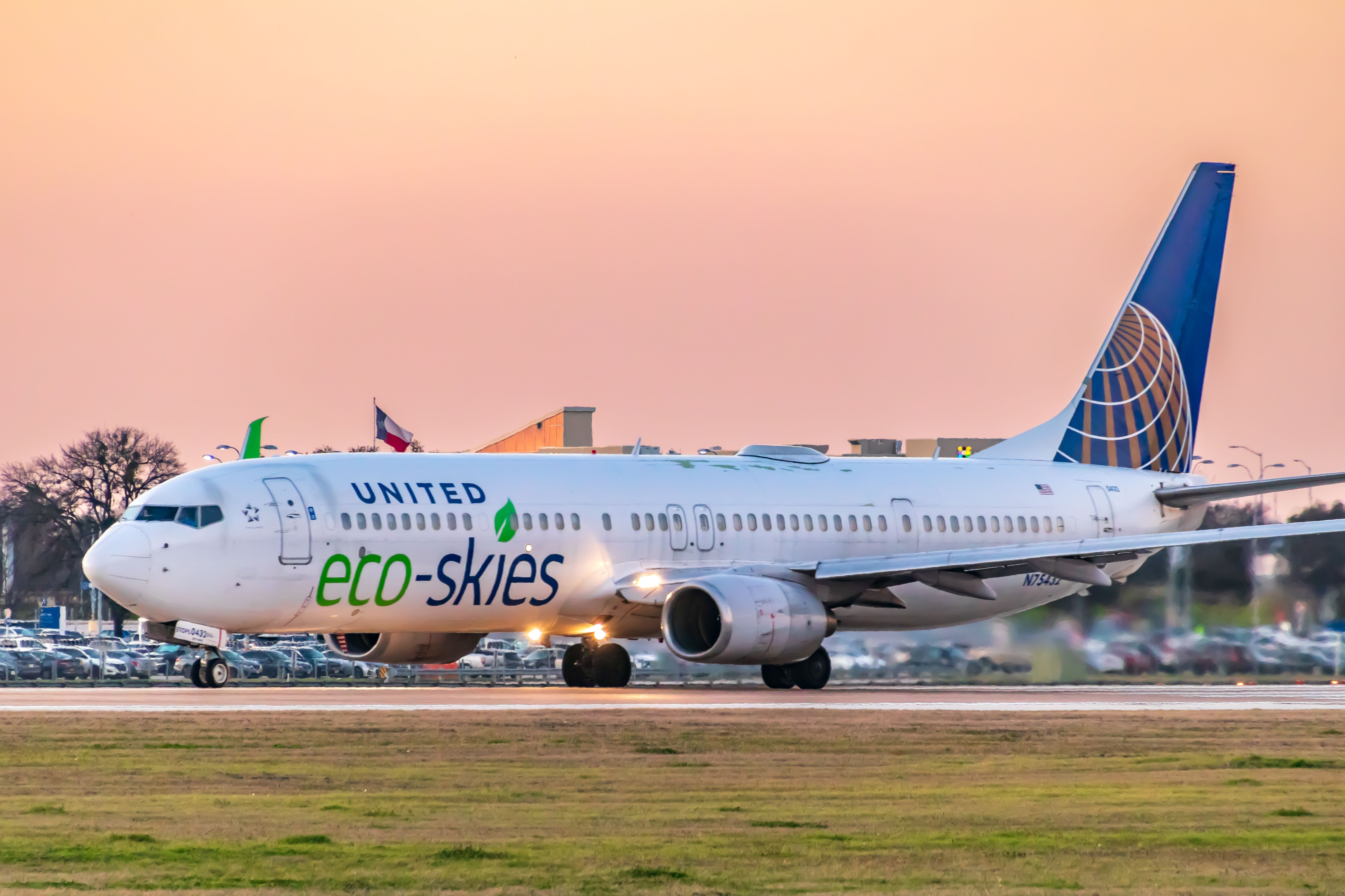 United Airlines Boeing 737-924ER in the Eco-Skies livery taking off from Runway 18L at Austin Bergstrom International Airport.