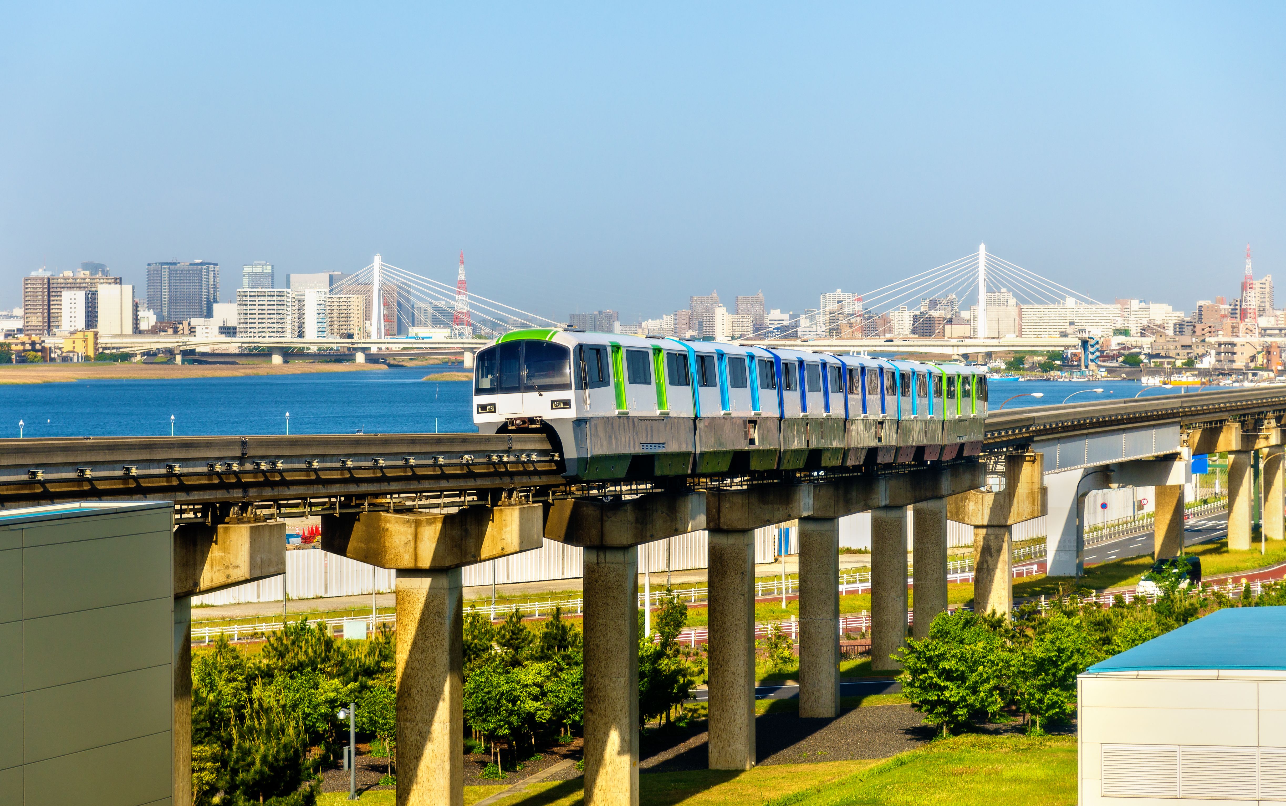 A photo of the Haneda Airport monorail.