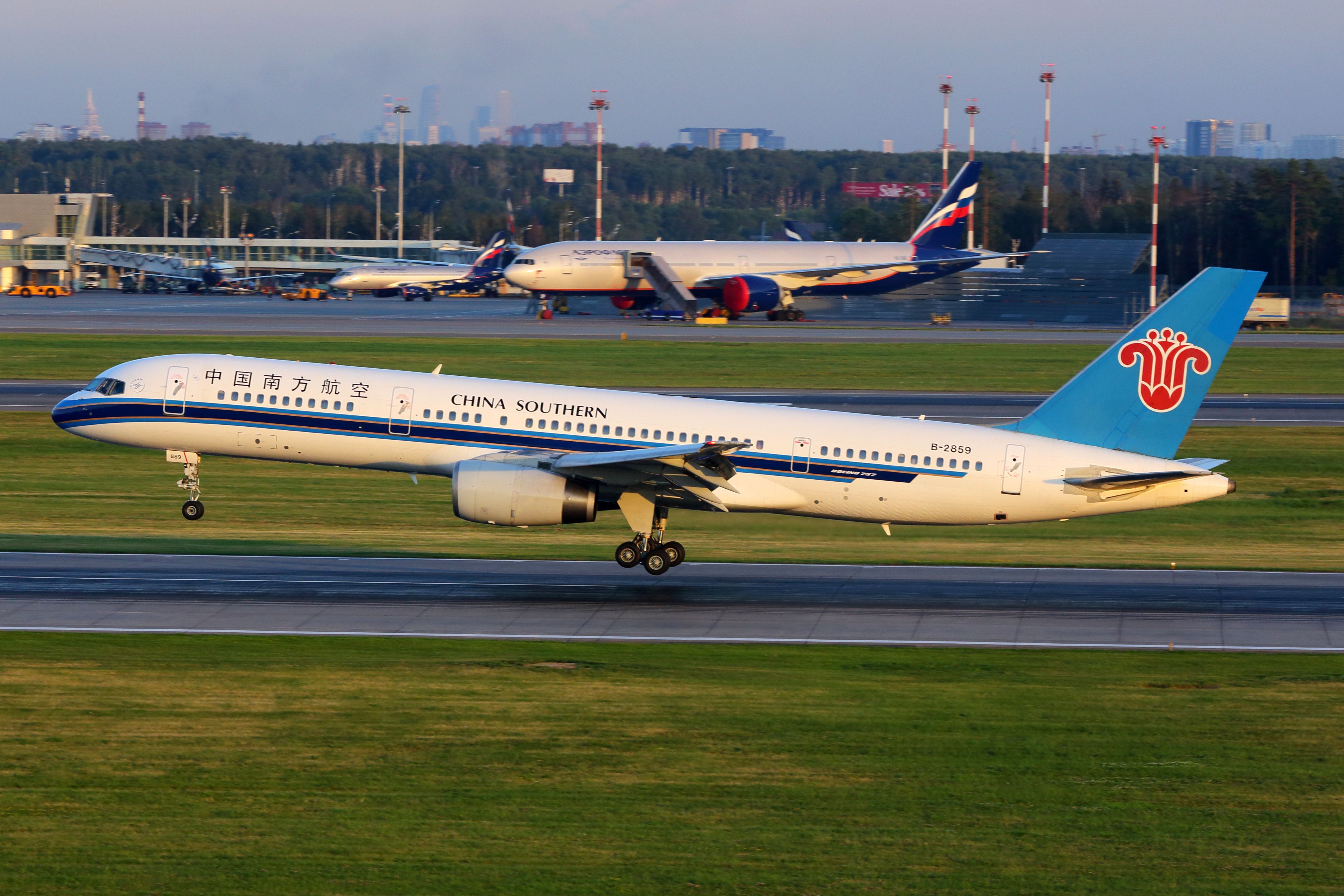 A China Southern Boeing 757 as it's landing.