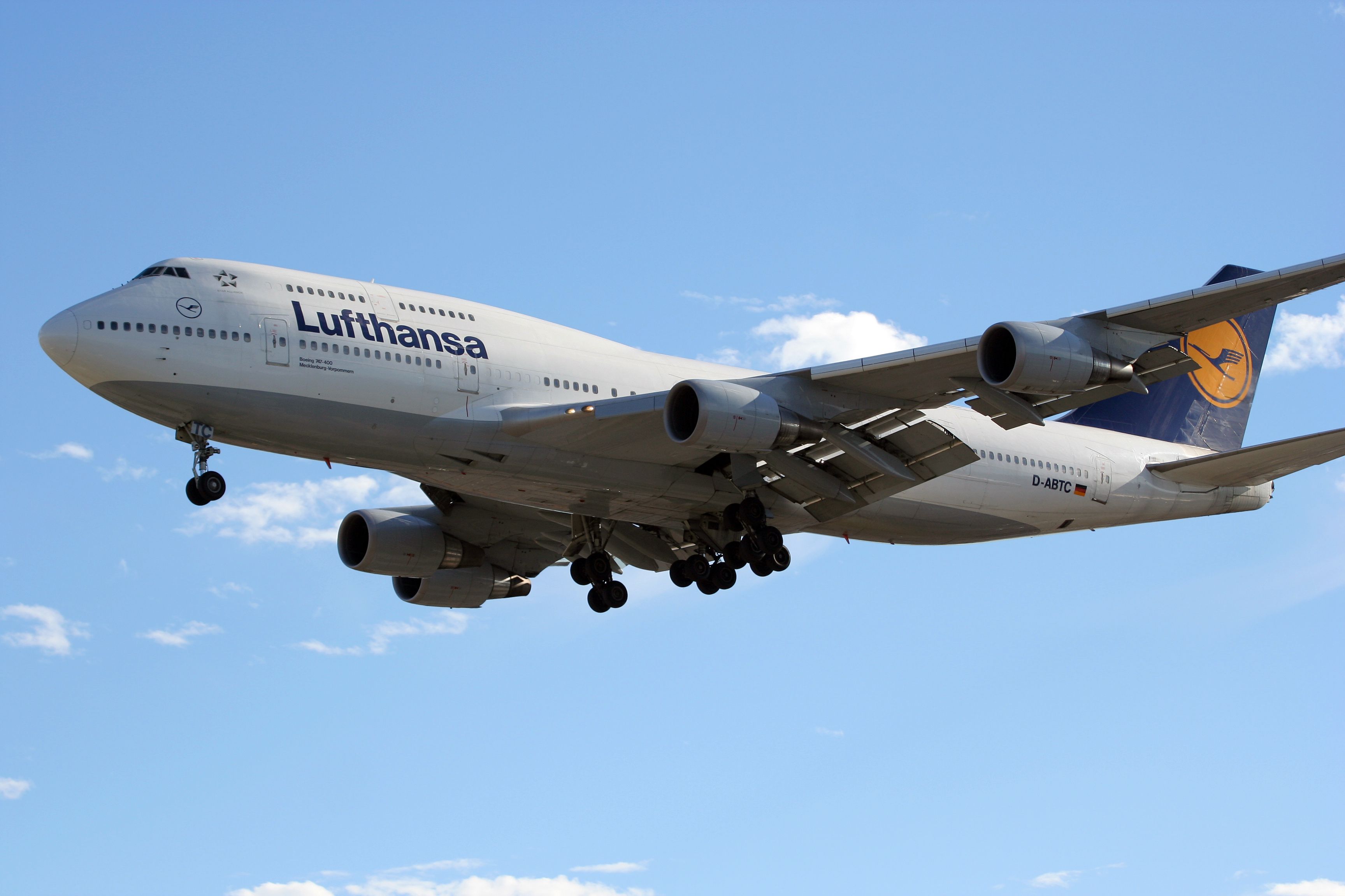 A Lufthansa Boeing 747-400 flying in the sky.