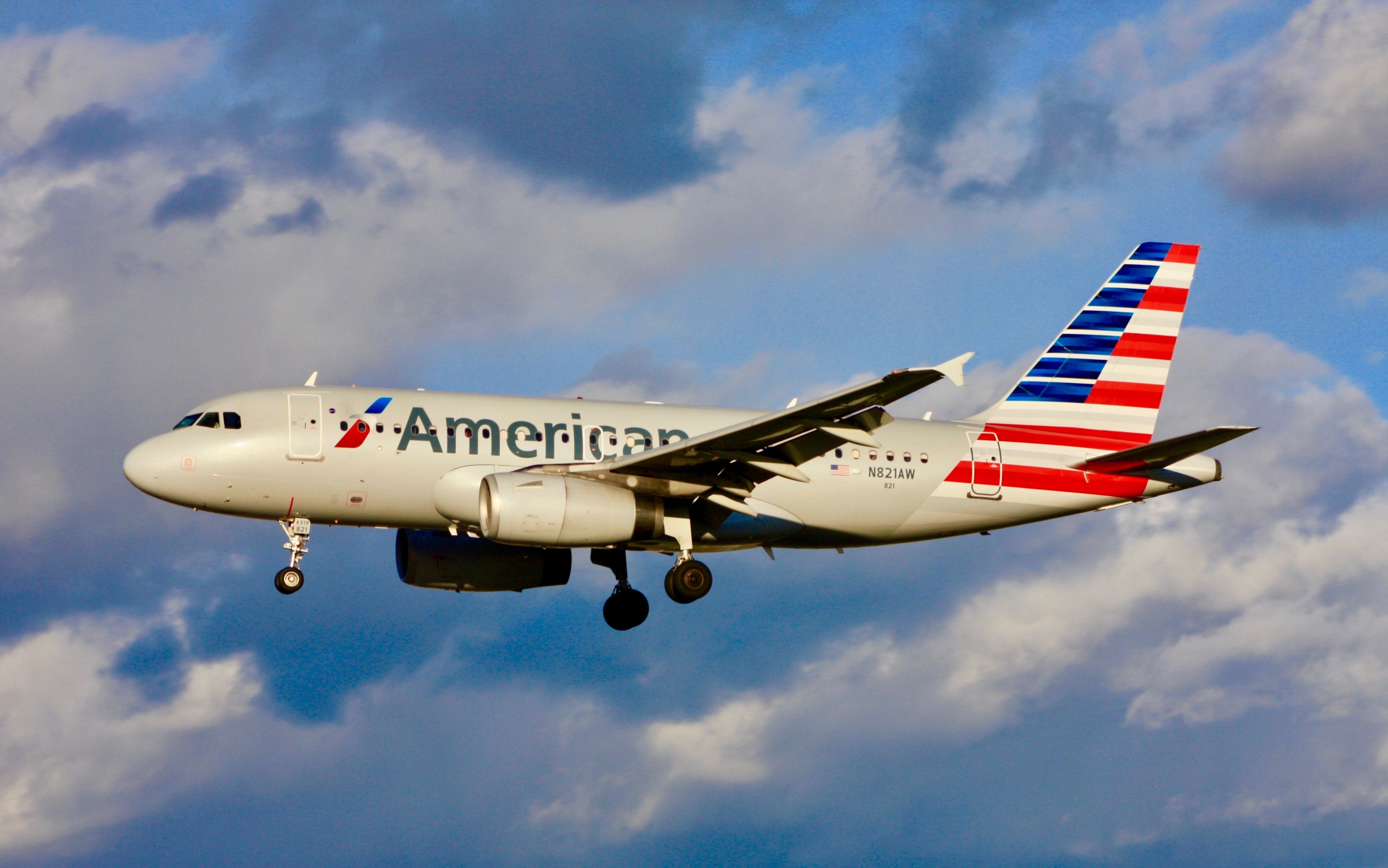 American Airlines Airbus A319-132 (N821AW) landing at Salt Lake City International Airport.