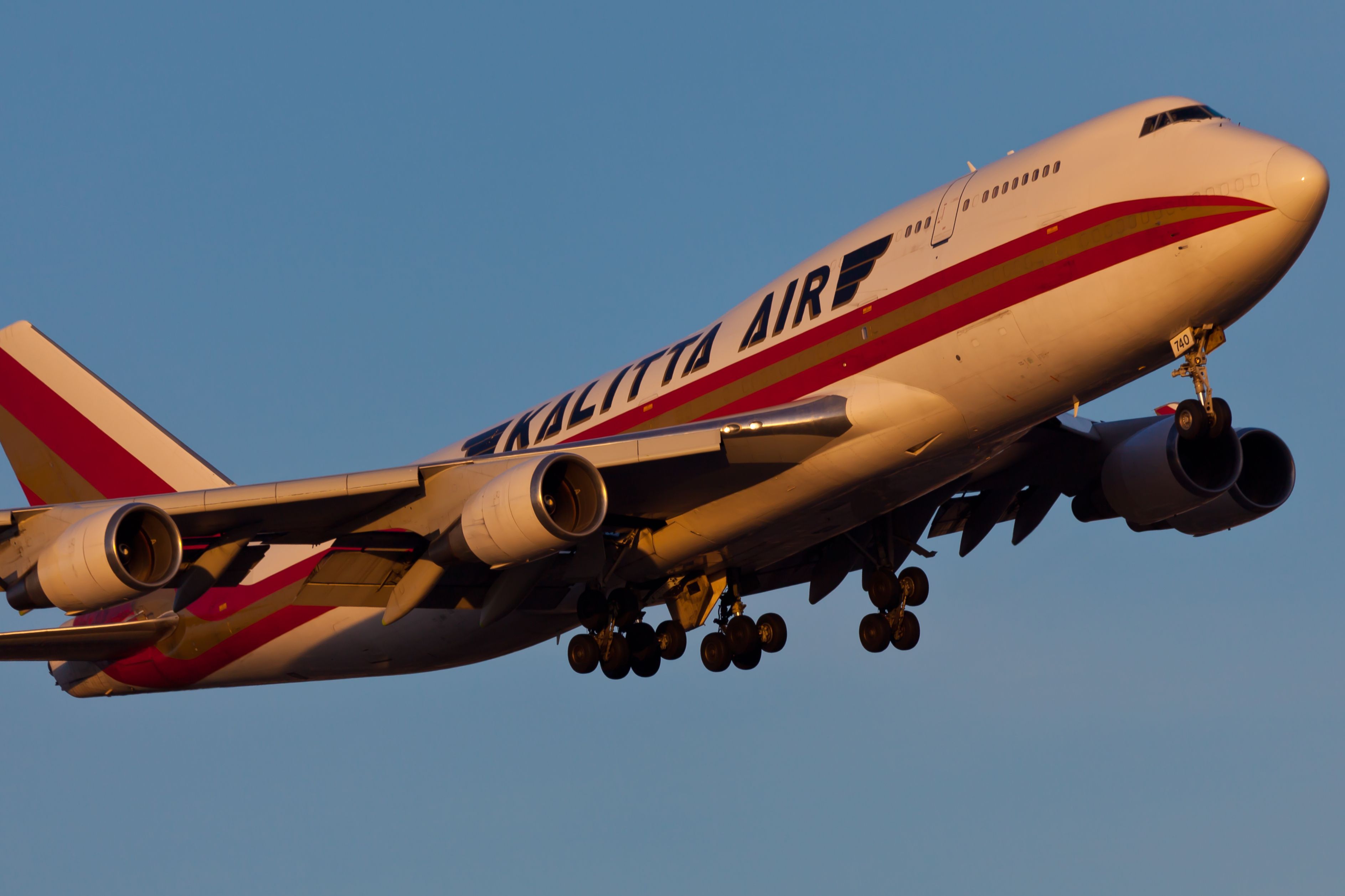 Kalitta Air Boeing 747-400 Slides Off The Runway Landing In Ningbo 