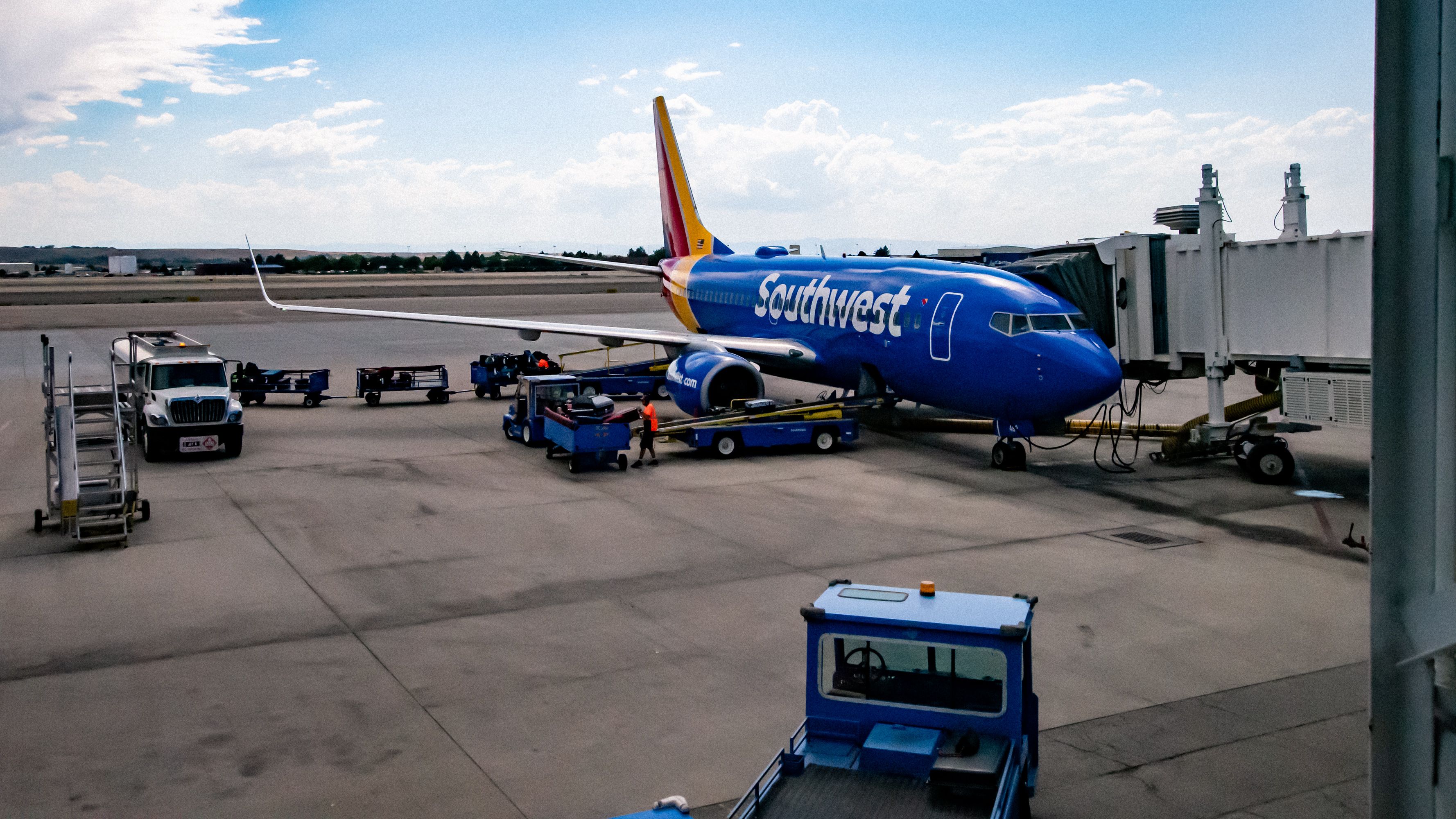 Southwest Airlines ground staff loading bags in Boise (BOI)