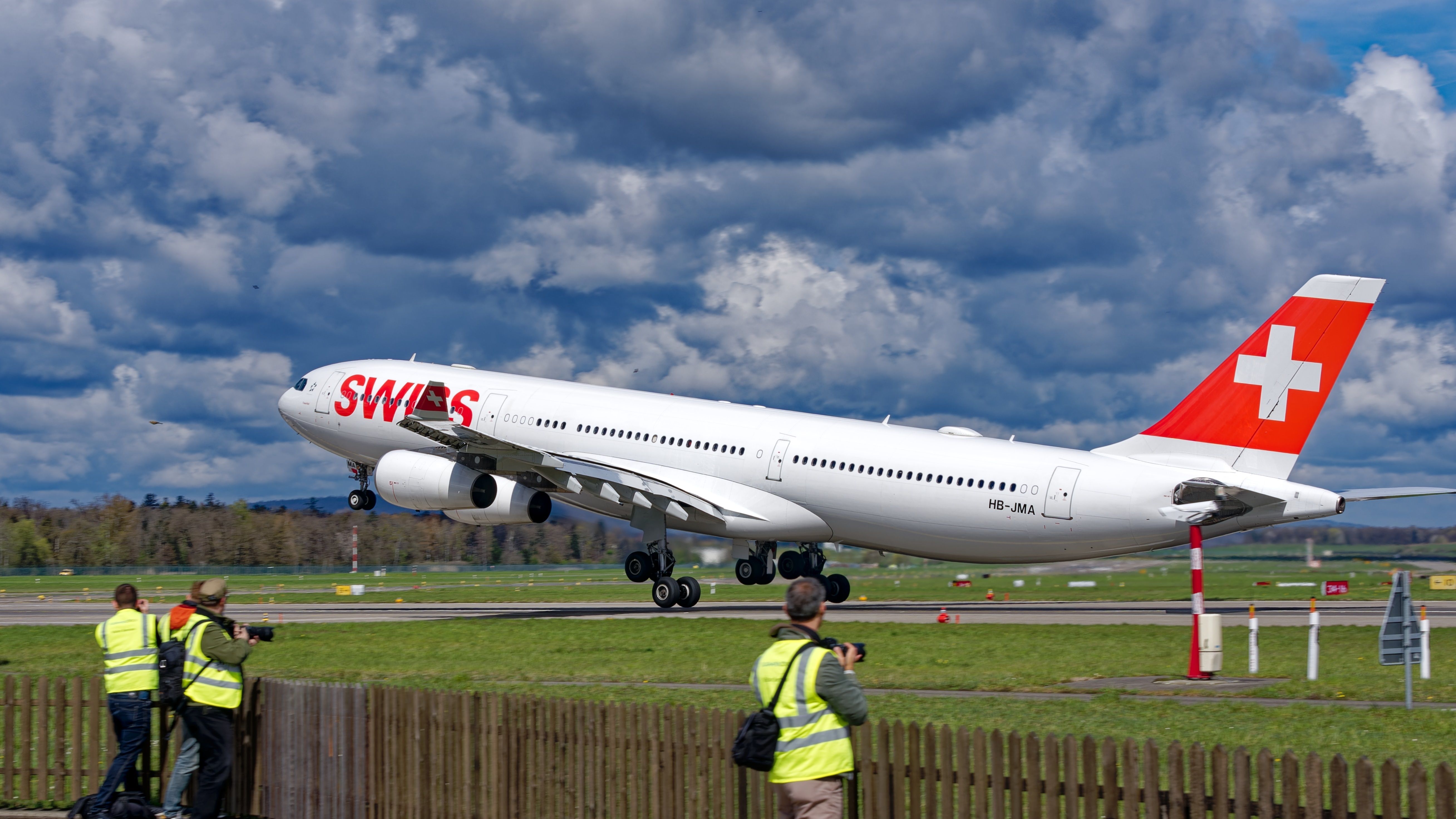 SWISS A340-300 taking off from Zurich