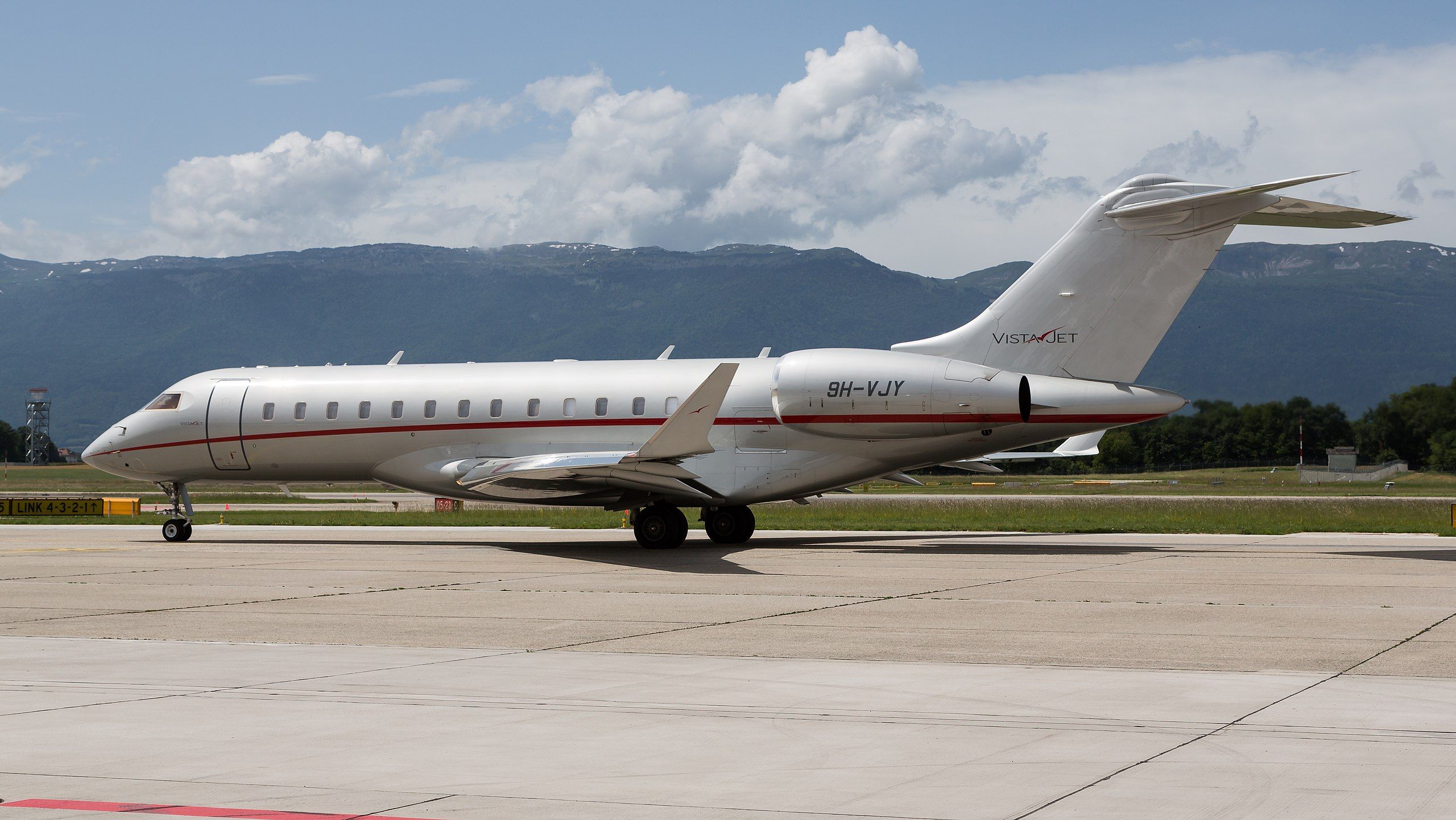 A VistaJet Bombardier Global 6000 taxiing to the runway.