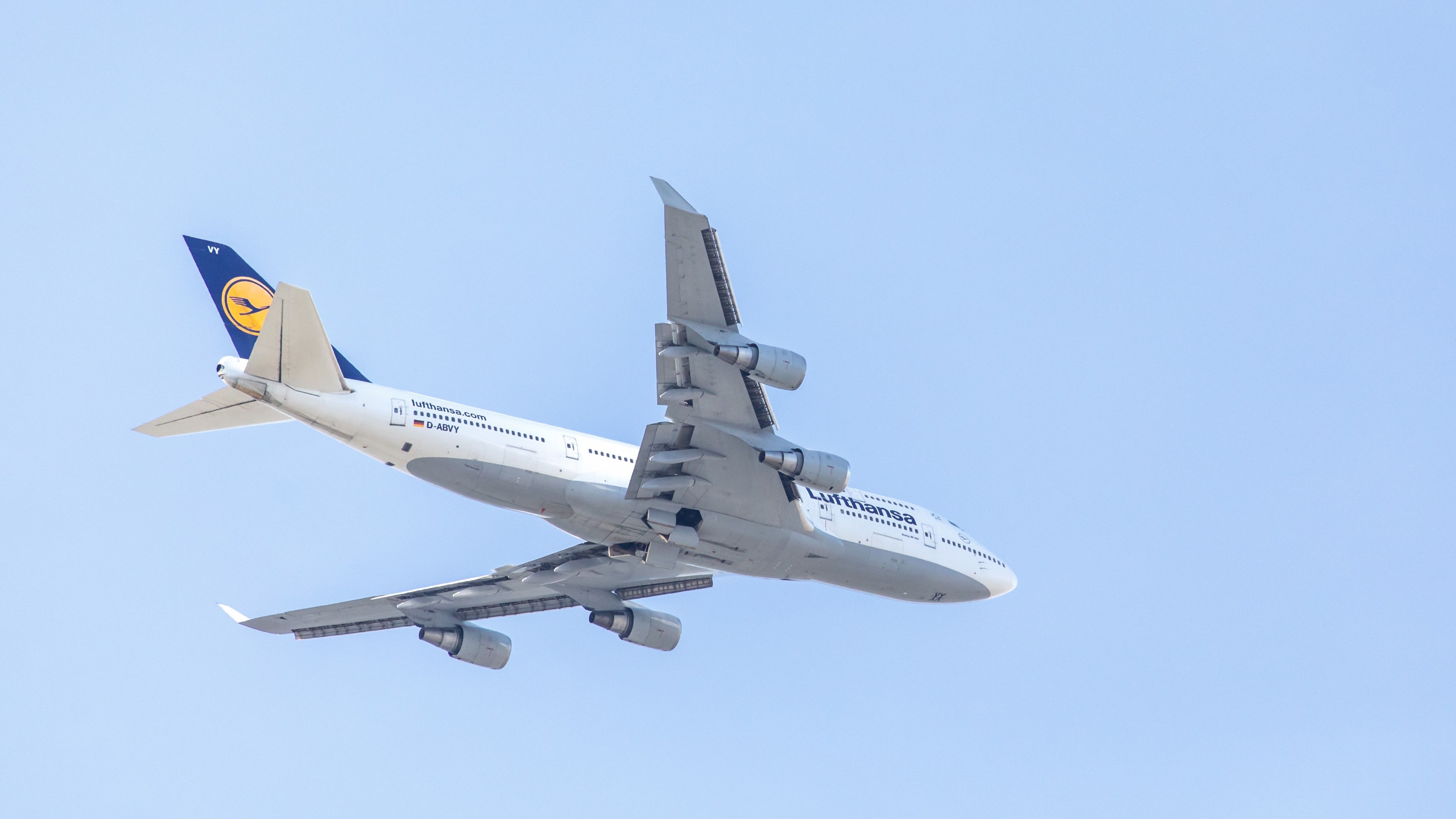 Lufthansa Boeing 747-400 Returns To Frankfurt After Crew Shuts 