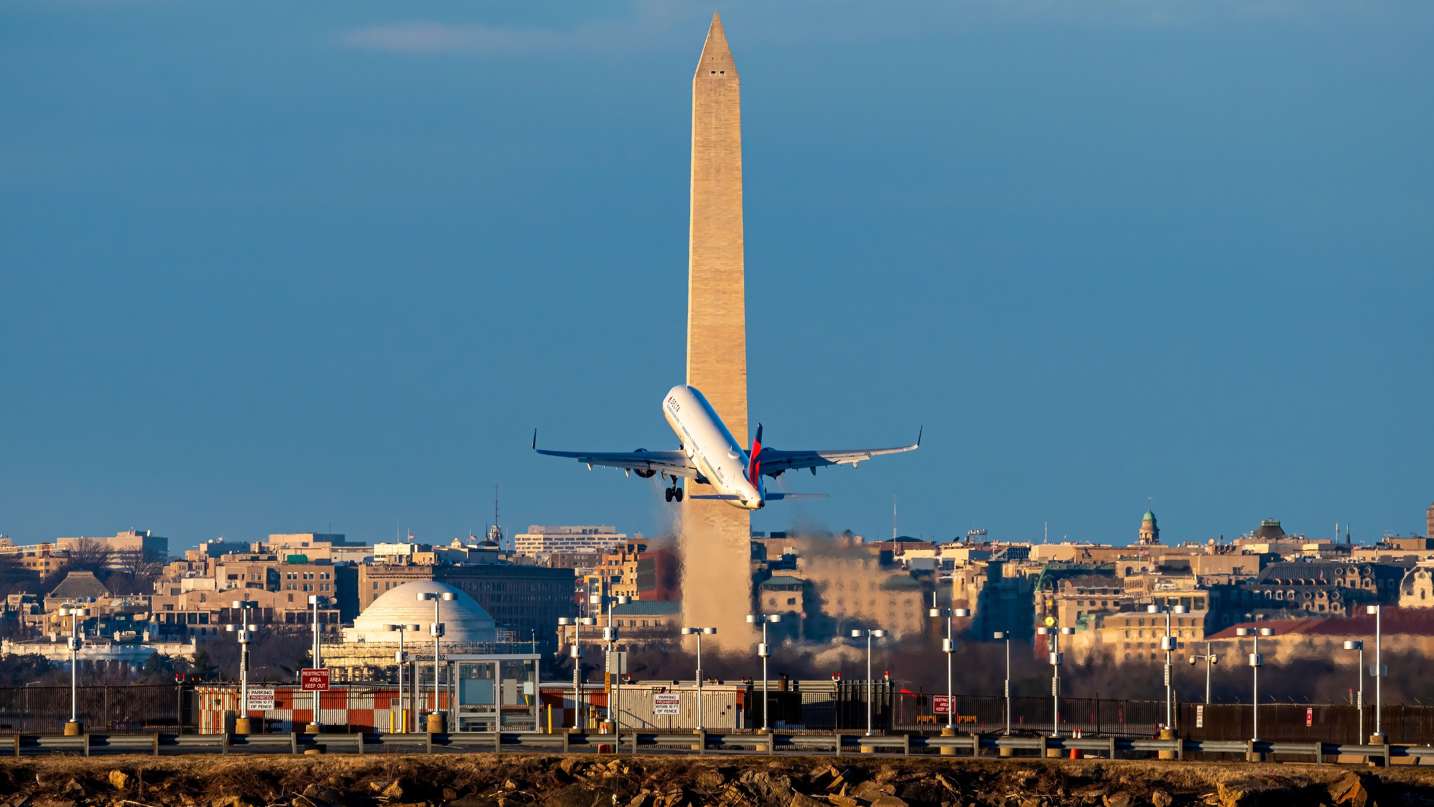 A Delta jet blasting out of DCA's runway 1.