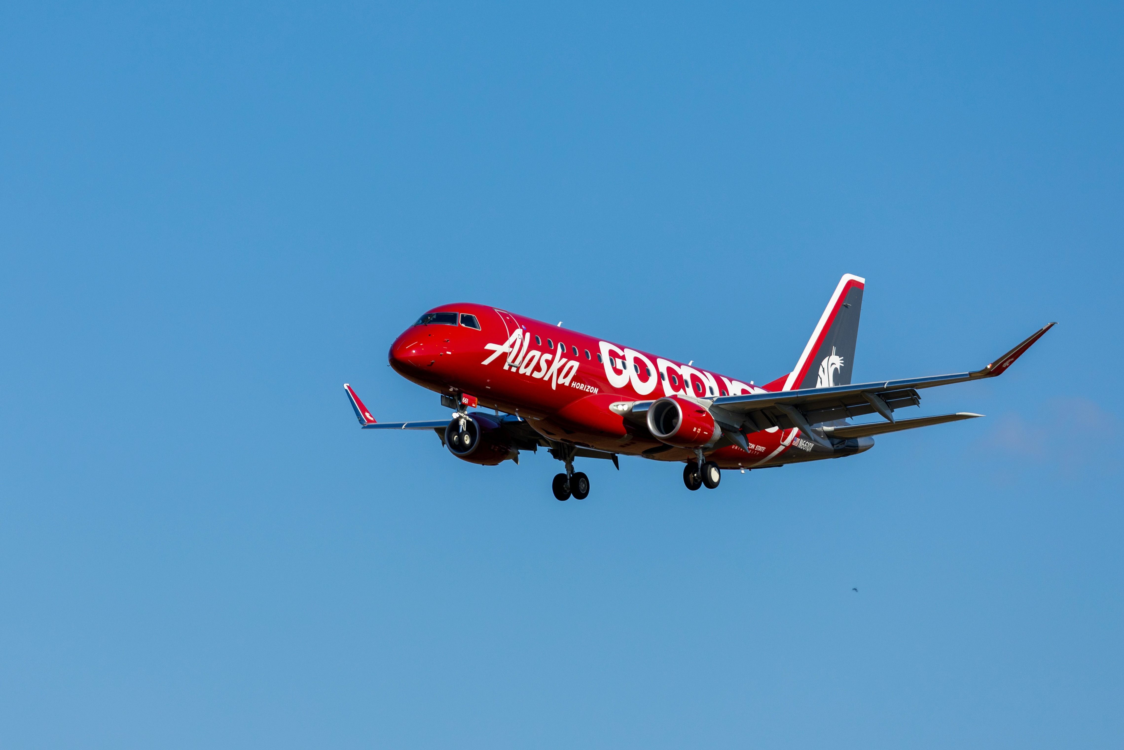 HISTORIA DA AVIAÇÃO: Novo Embraer E175 'Go Cougs' da Alaska Airlines de ...