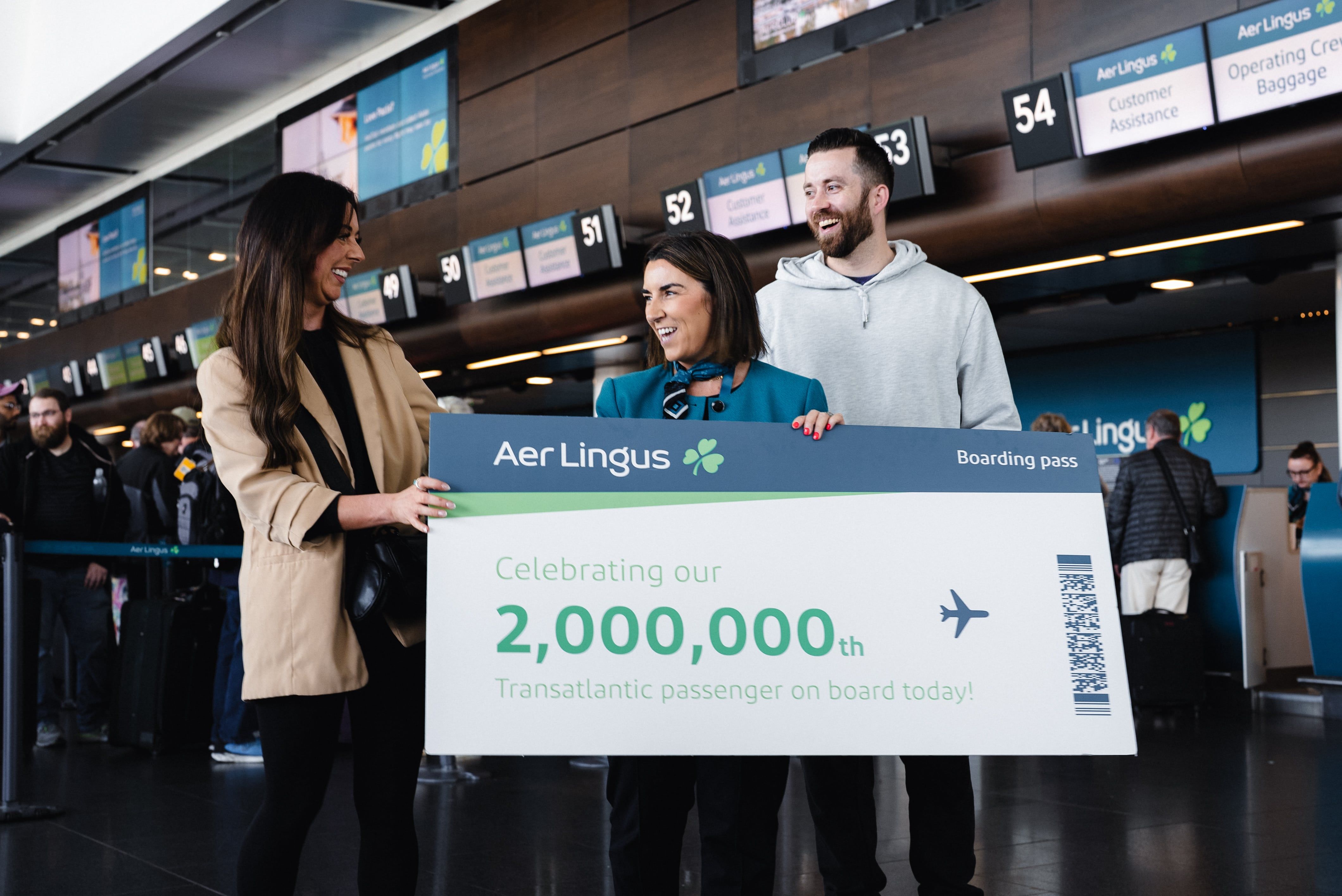 Aer Lingus celebrates it's 2 millionth transatlantic customer this year