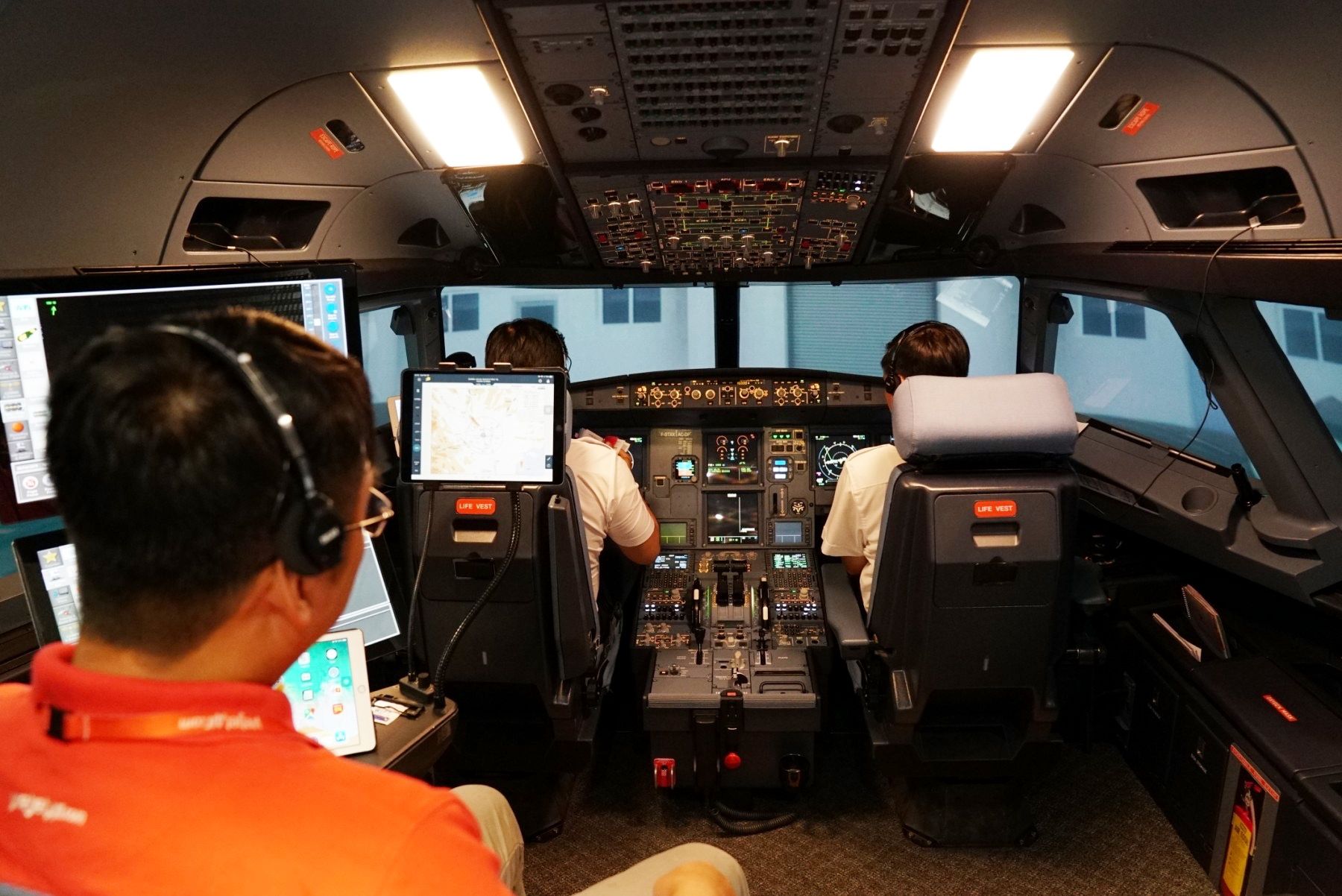 Vietjet Aviation Academy simulator pilot training