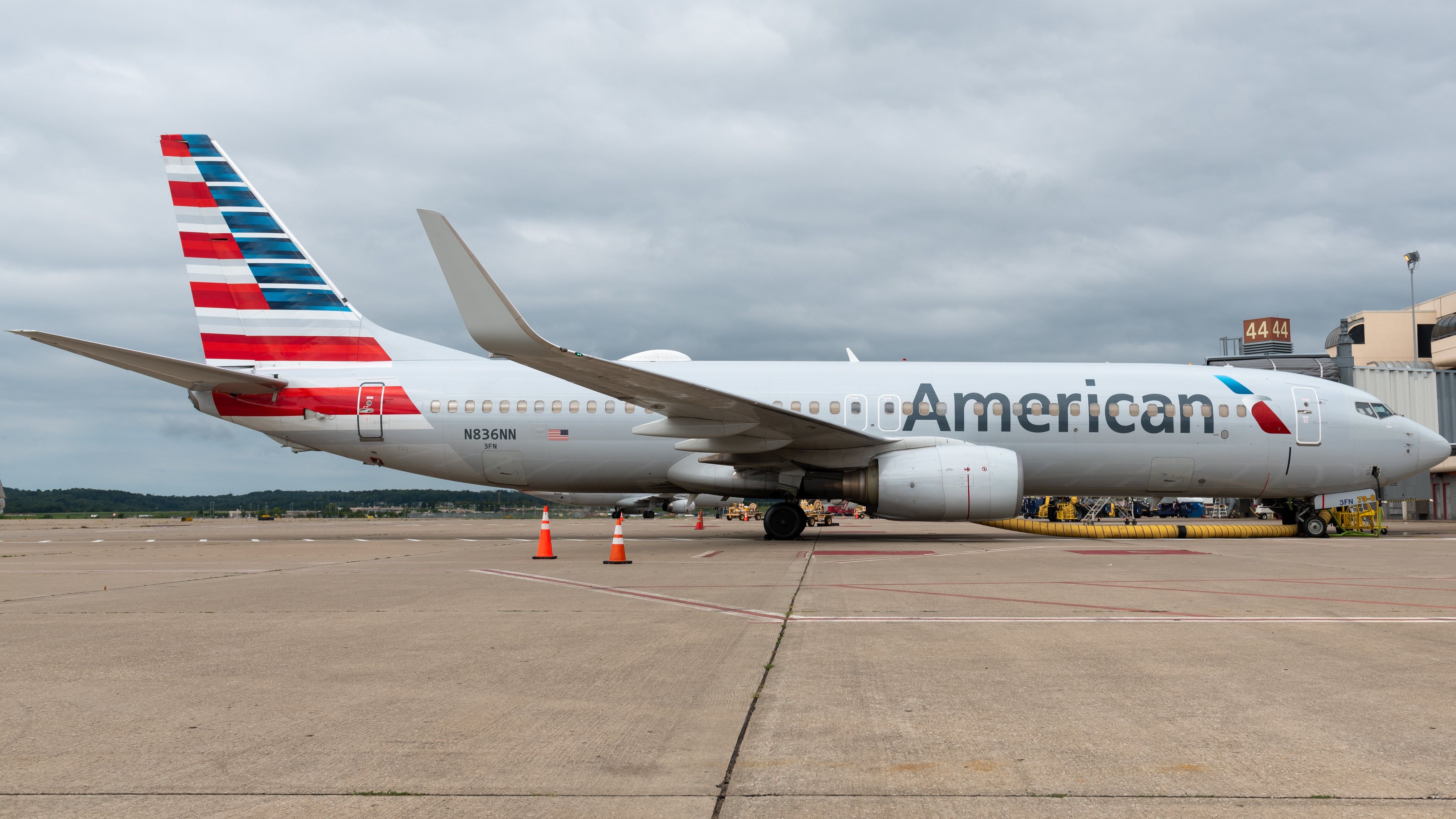 N836NN - an American Airlines Boeing 737-800 at a PIT Gate under overcast - 16--9
