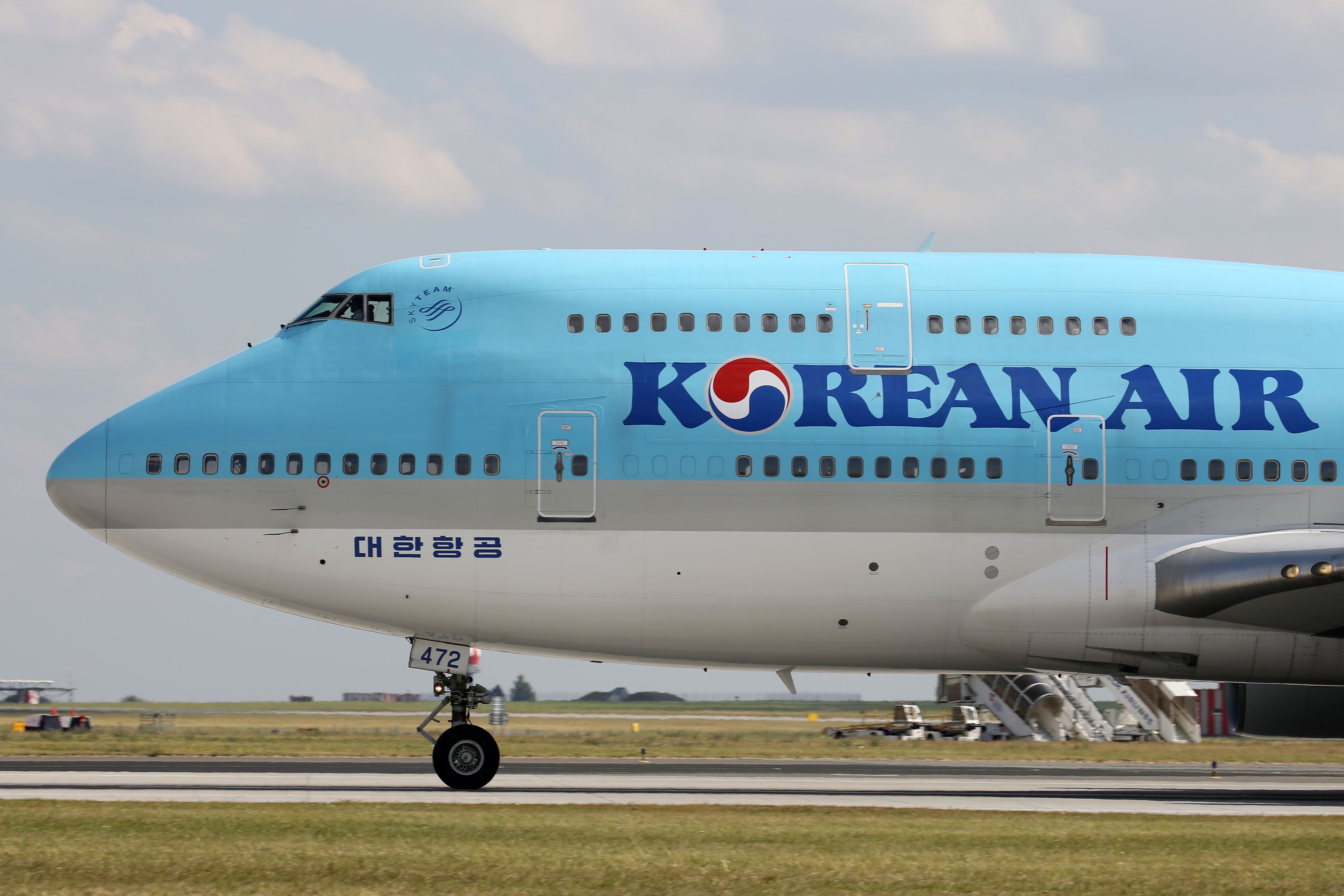 A Korean Air Boeing 747-8 taxiing