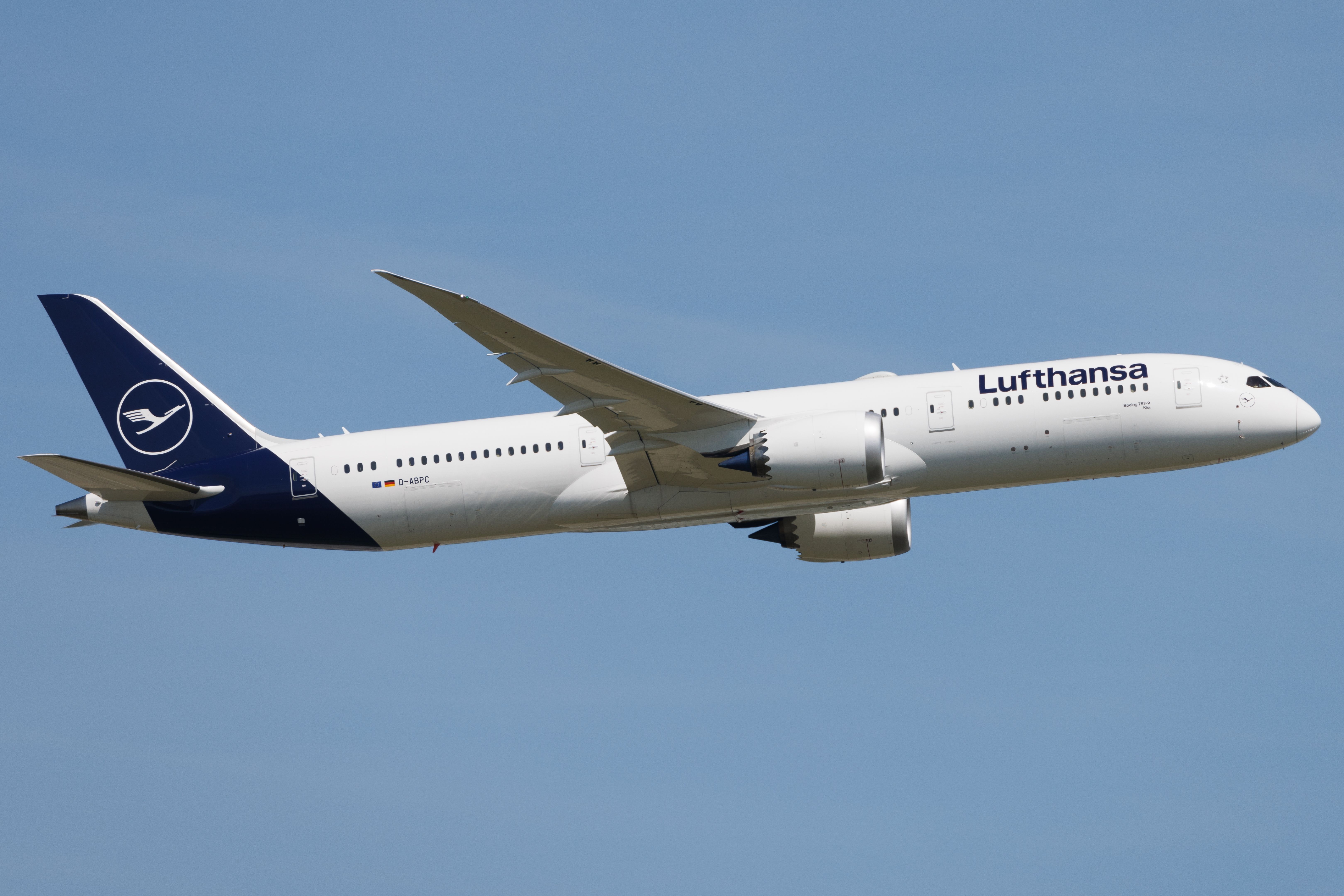 A Lufthansa Boeing 787-9 Dreamliner in Frankfurt