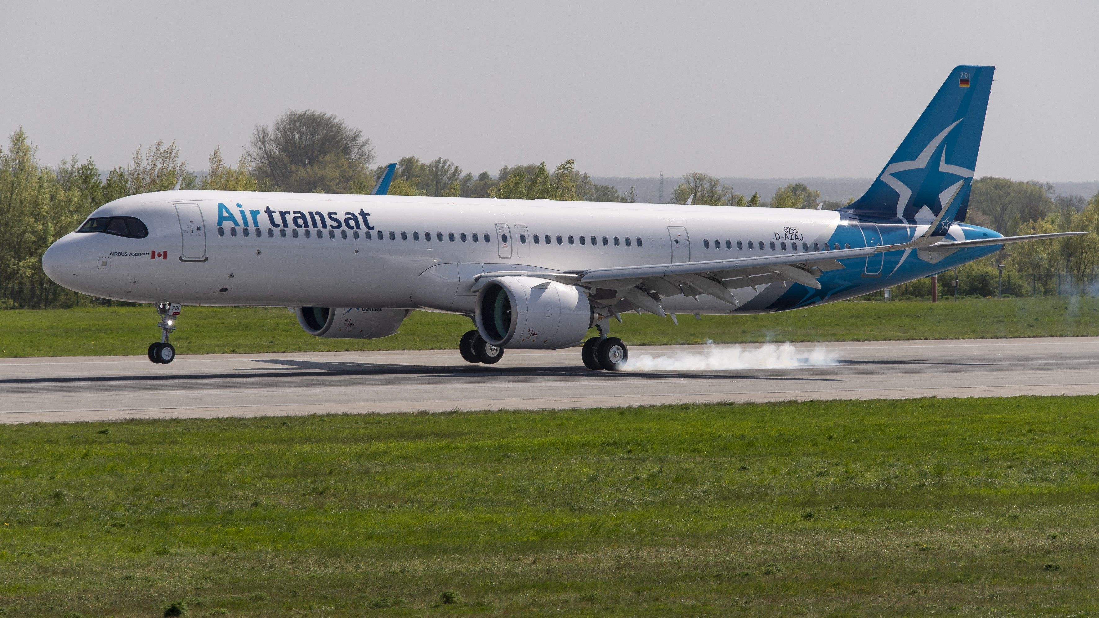 Airbus A321neo Air Transat Landing