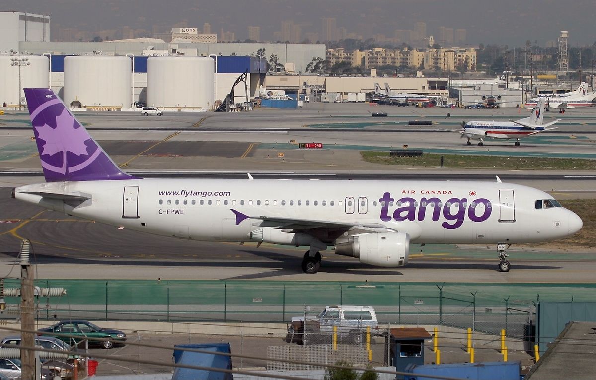 an Air Canada Tango Airbus A320 In Los Angeles.