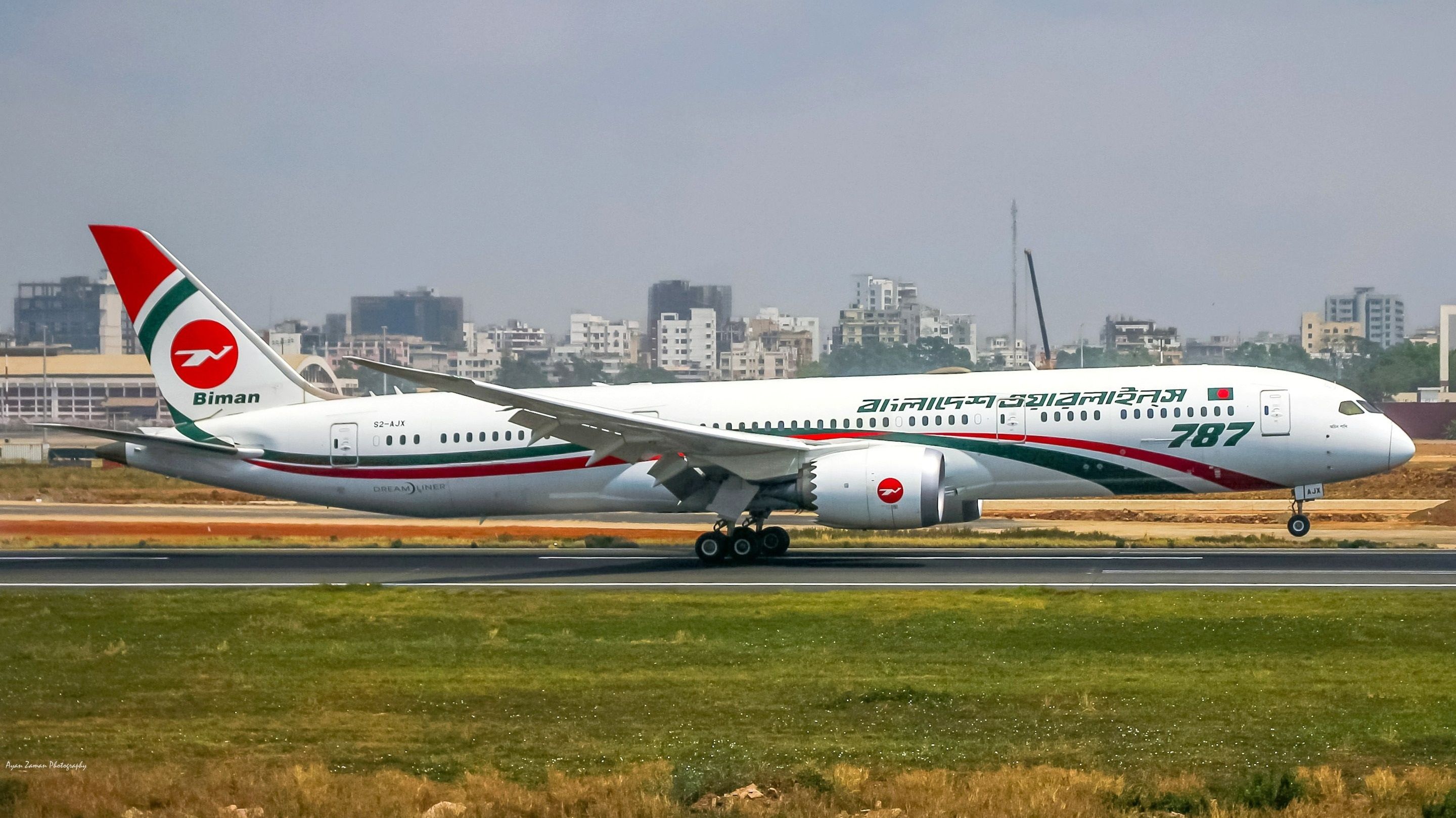 Biman Bangladesh Boeing 787-9 landing