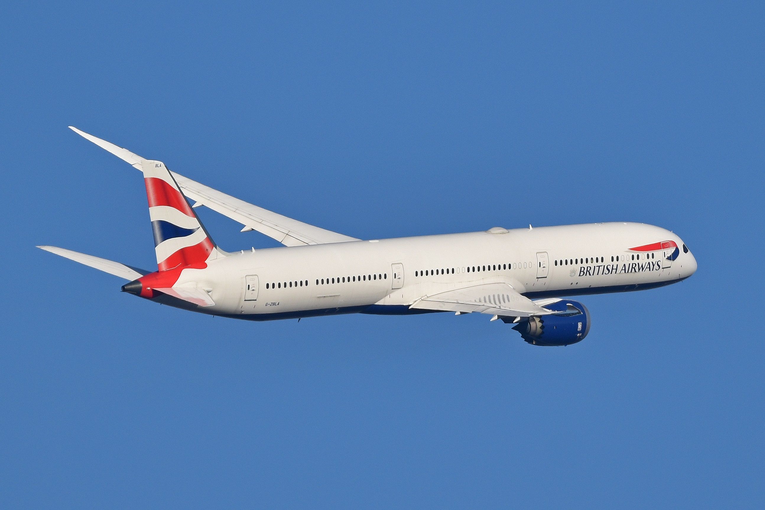 British Airways 787-10 climbing-1