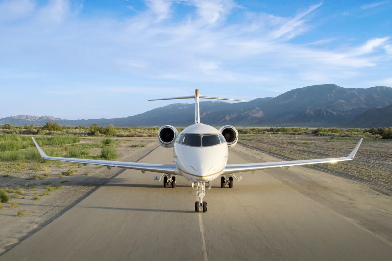 A Bombardier Challenger 3500 on the runway.