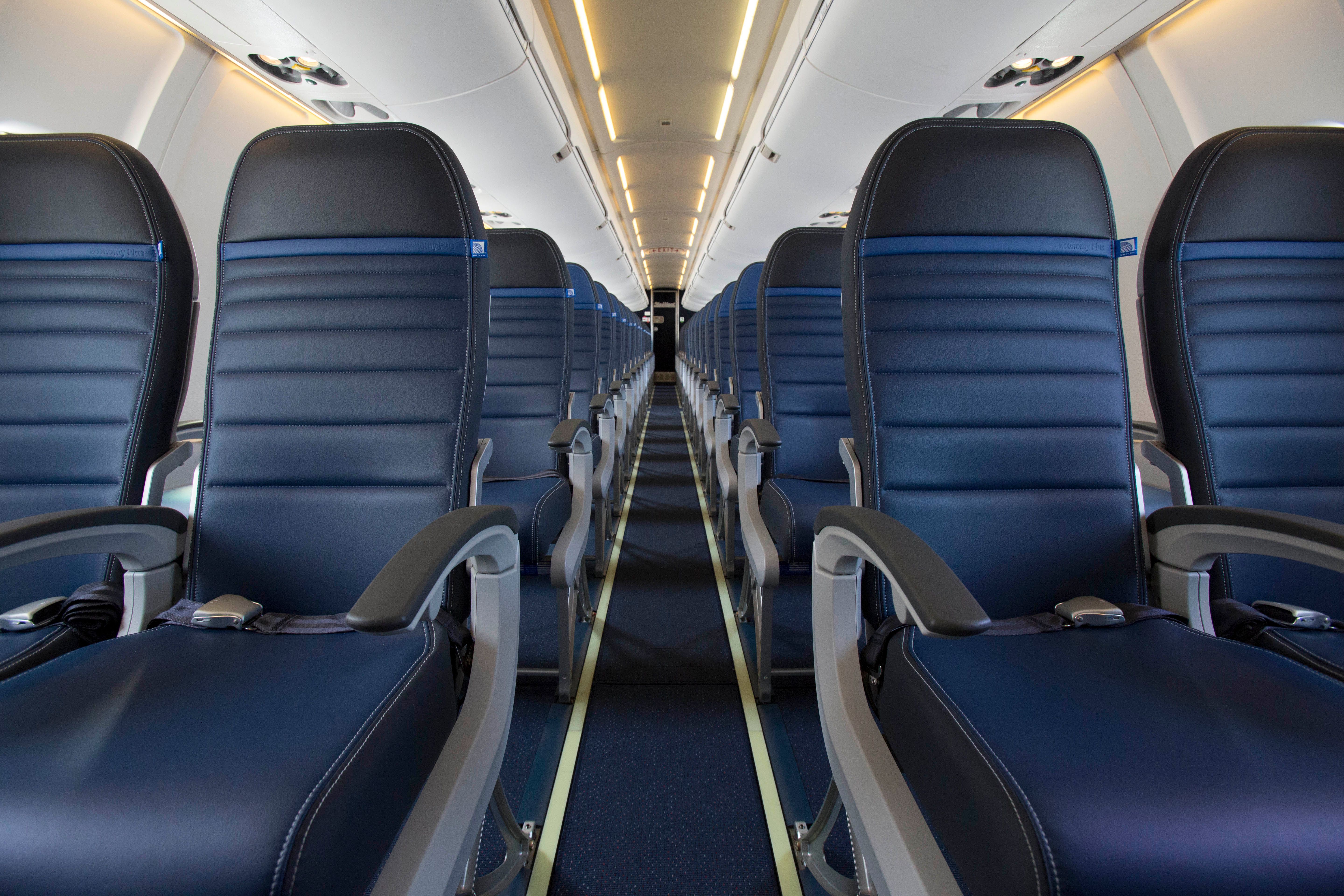 Economy Plus cabin on United CRJ700