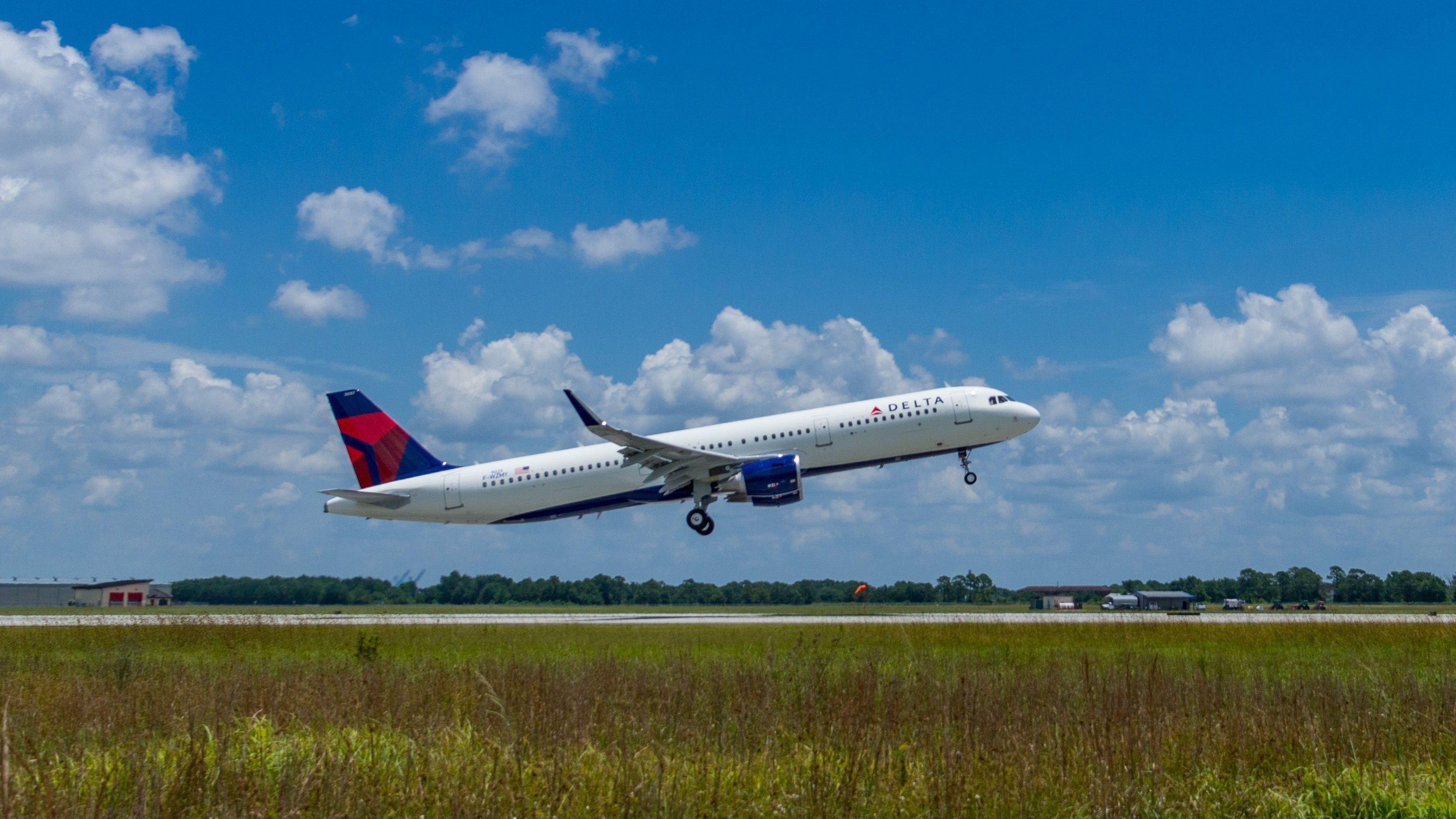Delta Air Lines Airbus A321 Taking Off