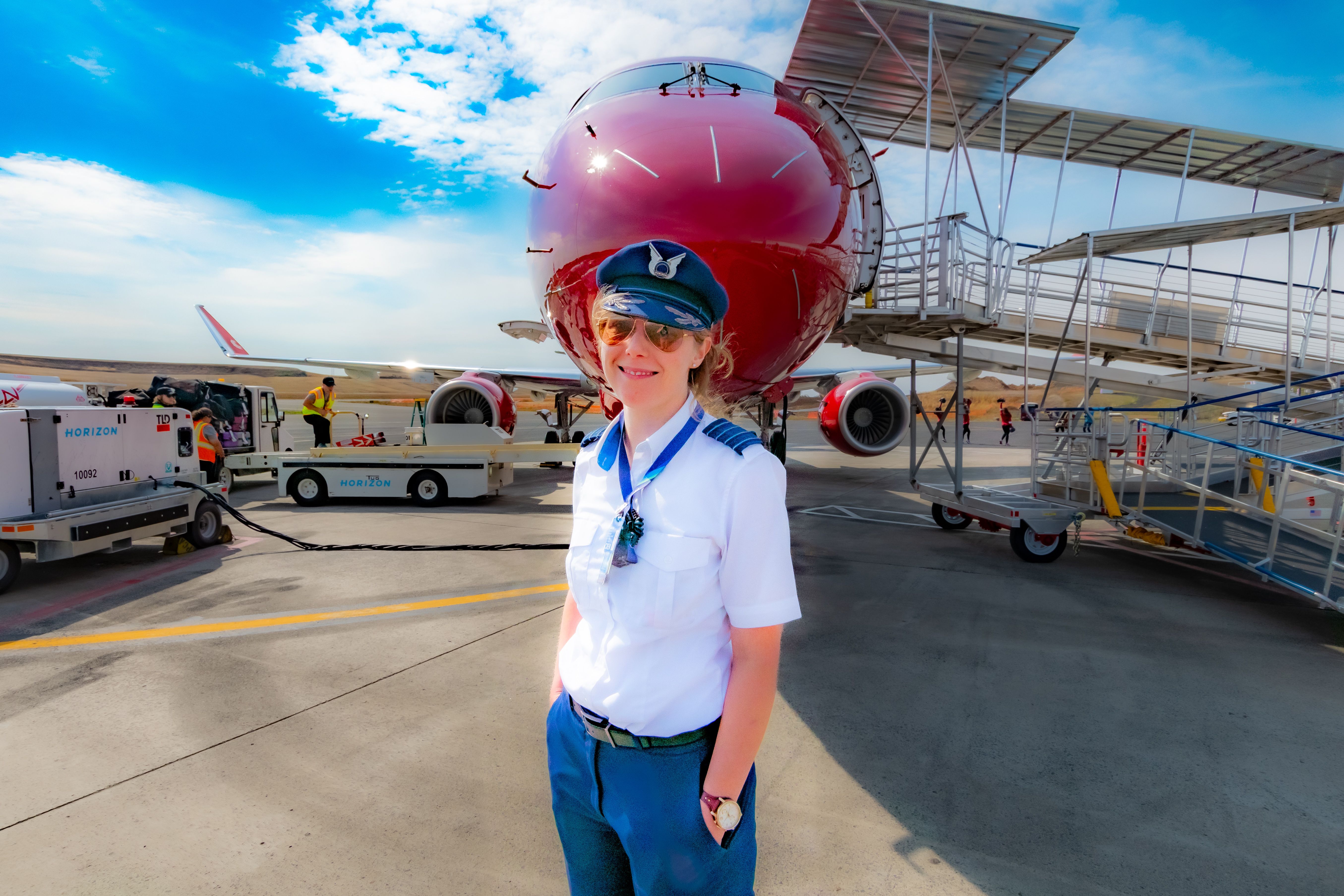 Full-Size_of_Pilot Kaitlin and the E175_20230923-1239-DSC_1695-HDR