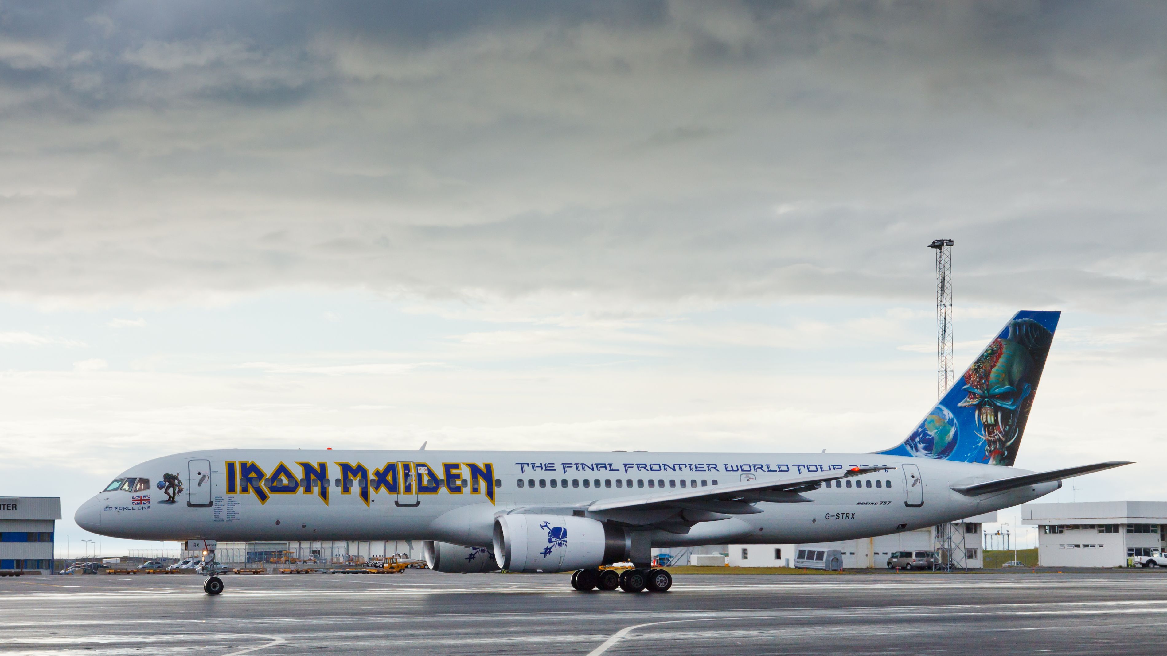 Iron Maiden's Boeing 757 Ed Force One in 2011 in Reykjavik 