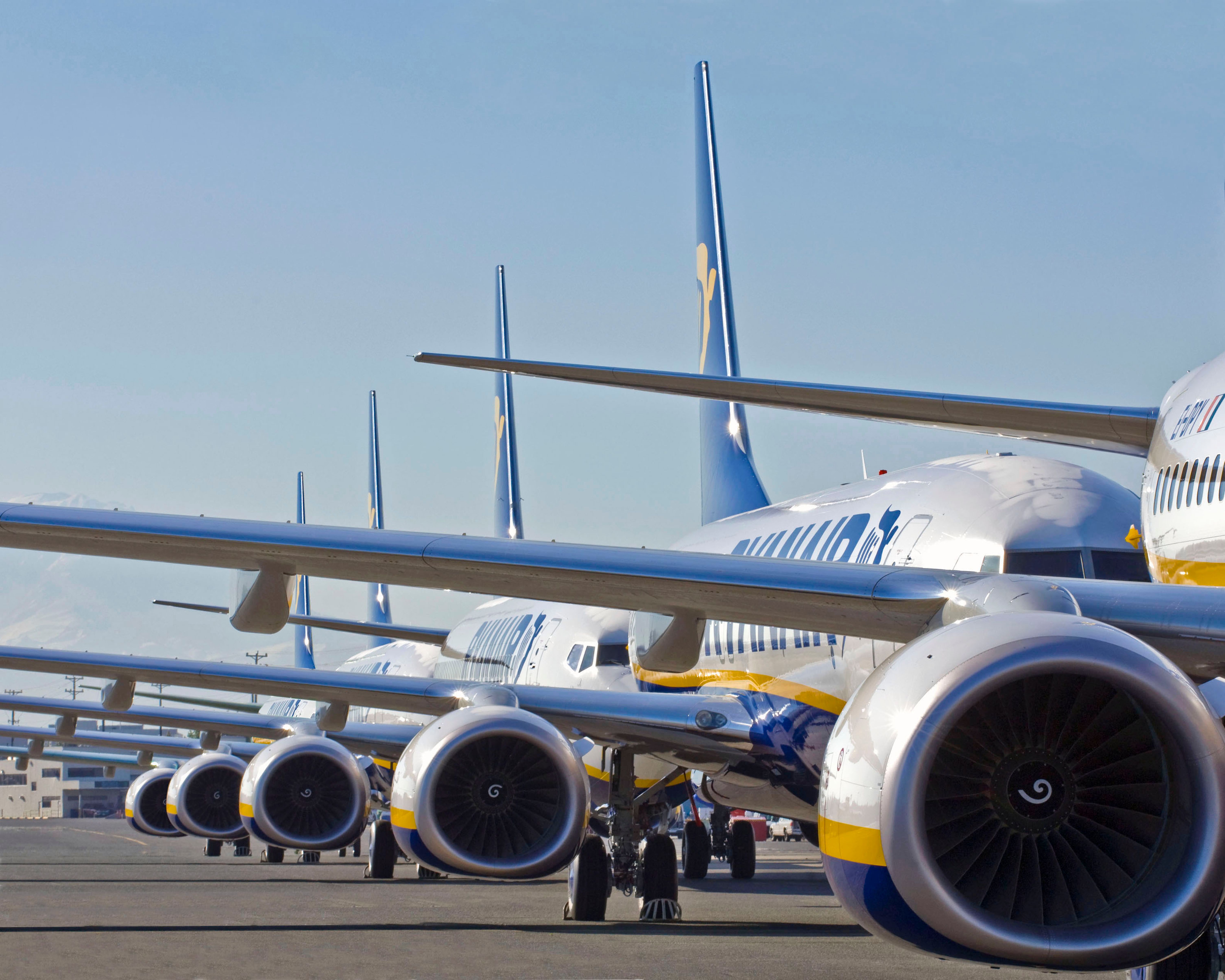 Ryanair Boeing 737 Lineup Zoomed-In Shot