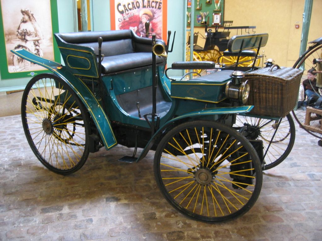 A Type 3 Peugeot like the one employed by Santos-Dumont