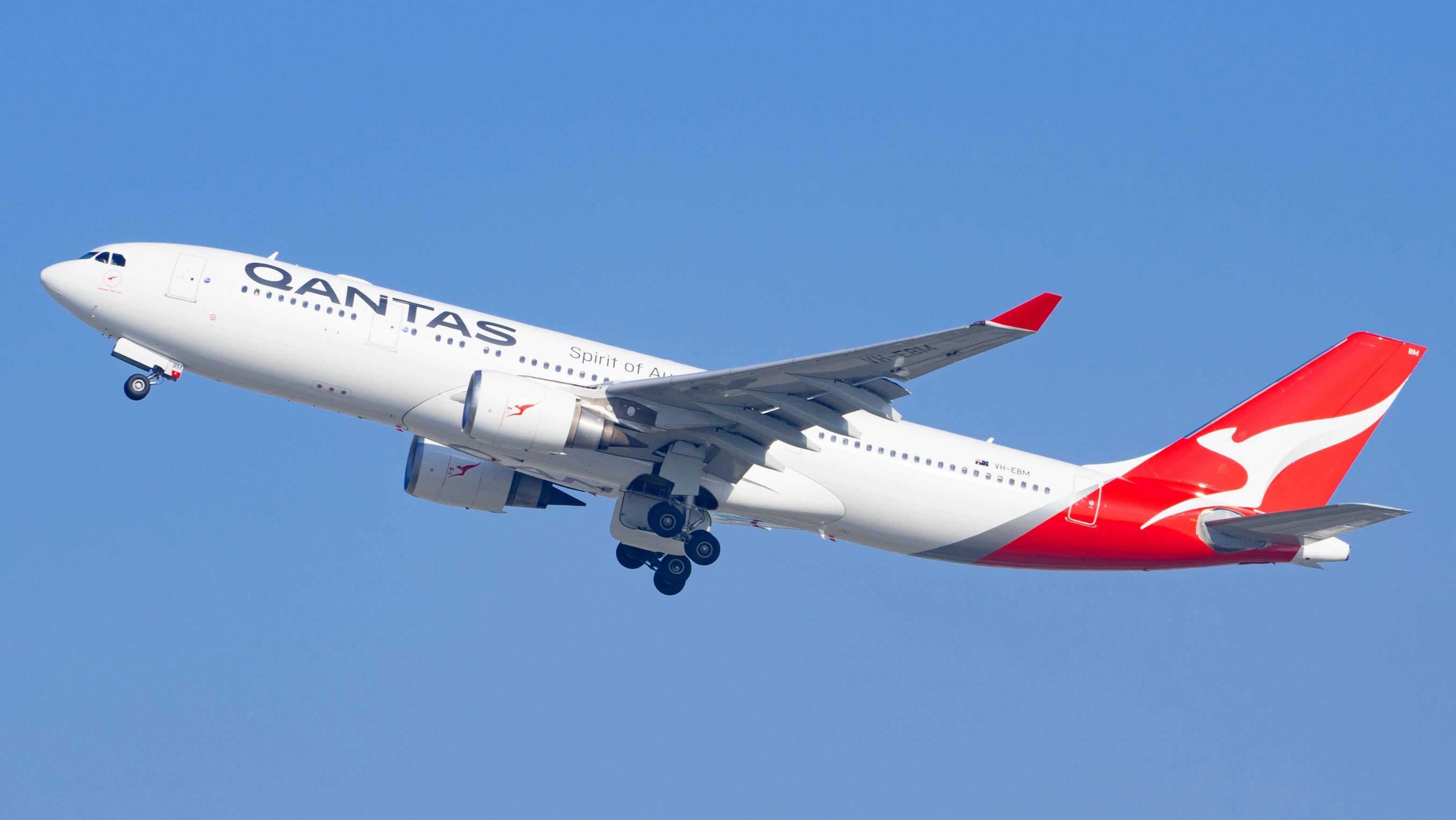 Qantas A330-200 taking off1