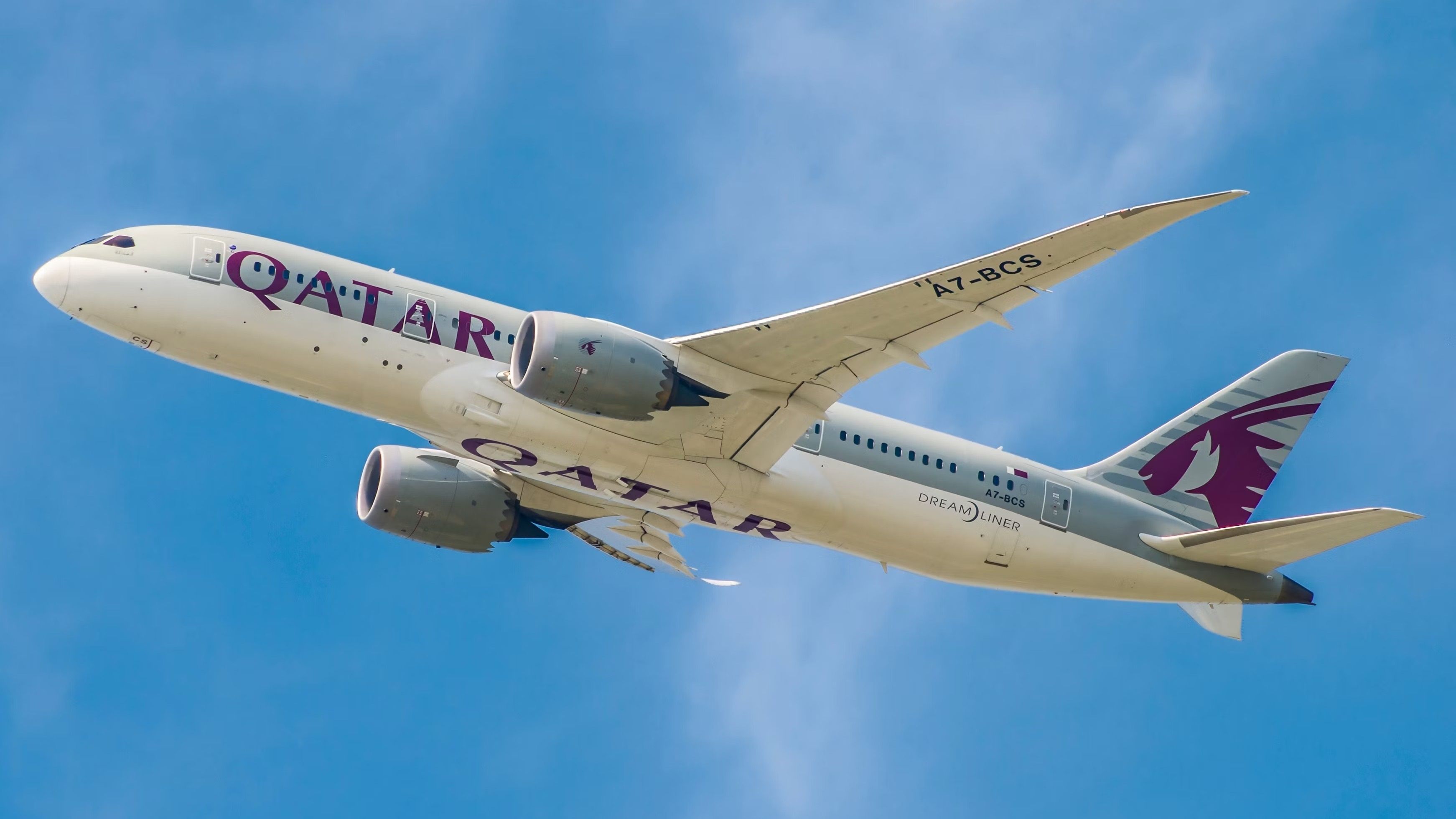 Qatar Airways Boeing 787-8 taking off