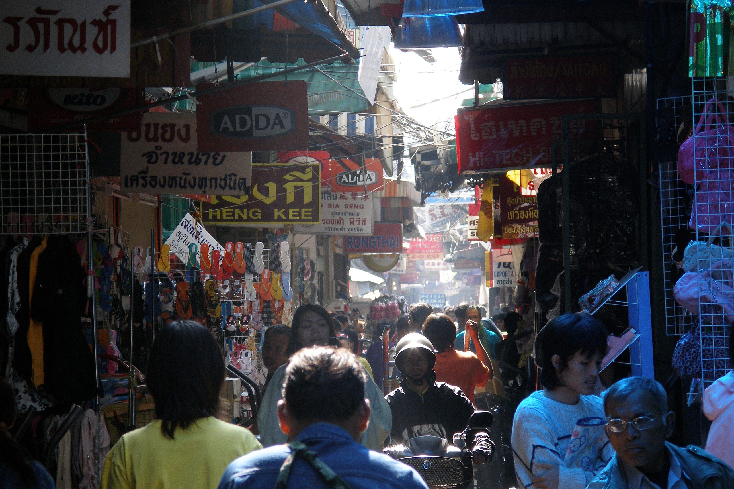 Sampeng_Lane_in_Bangkok's_Chinatown,_Bangkok,_Thailand