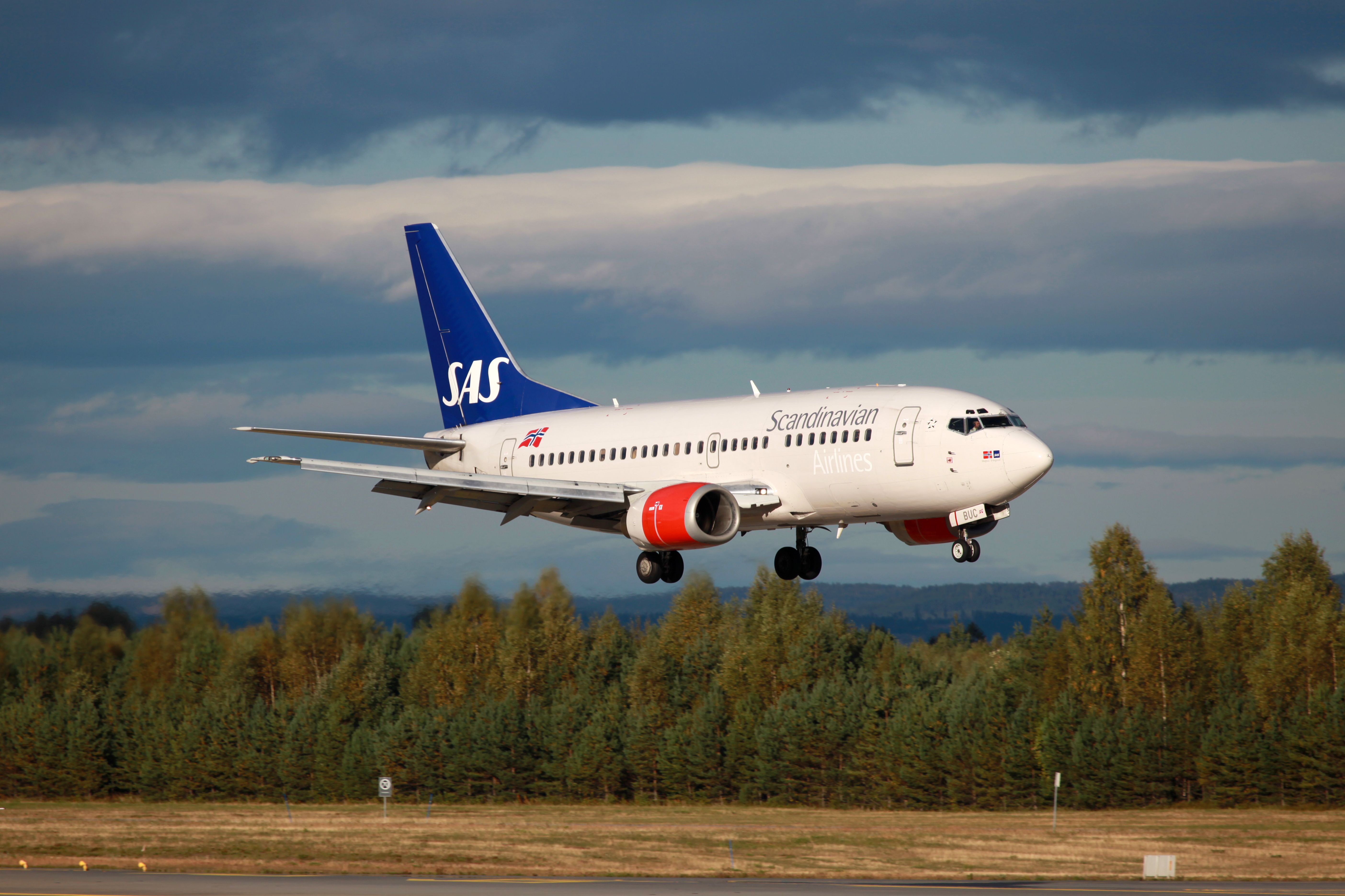 A SAS Boeing 737 landing