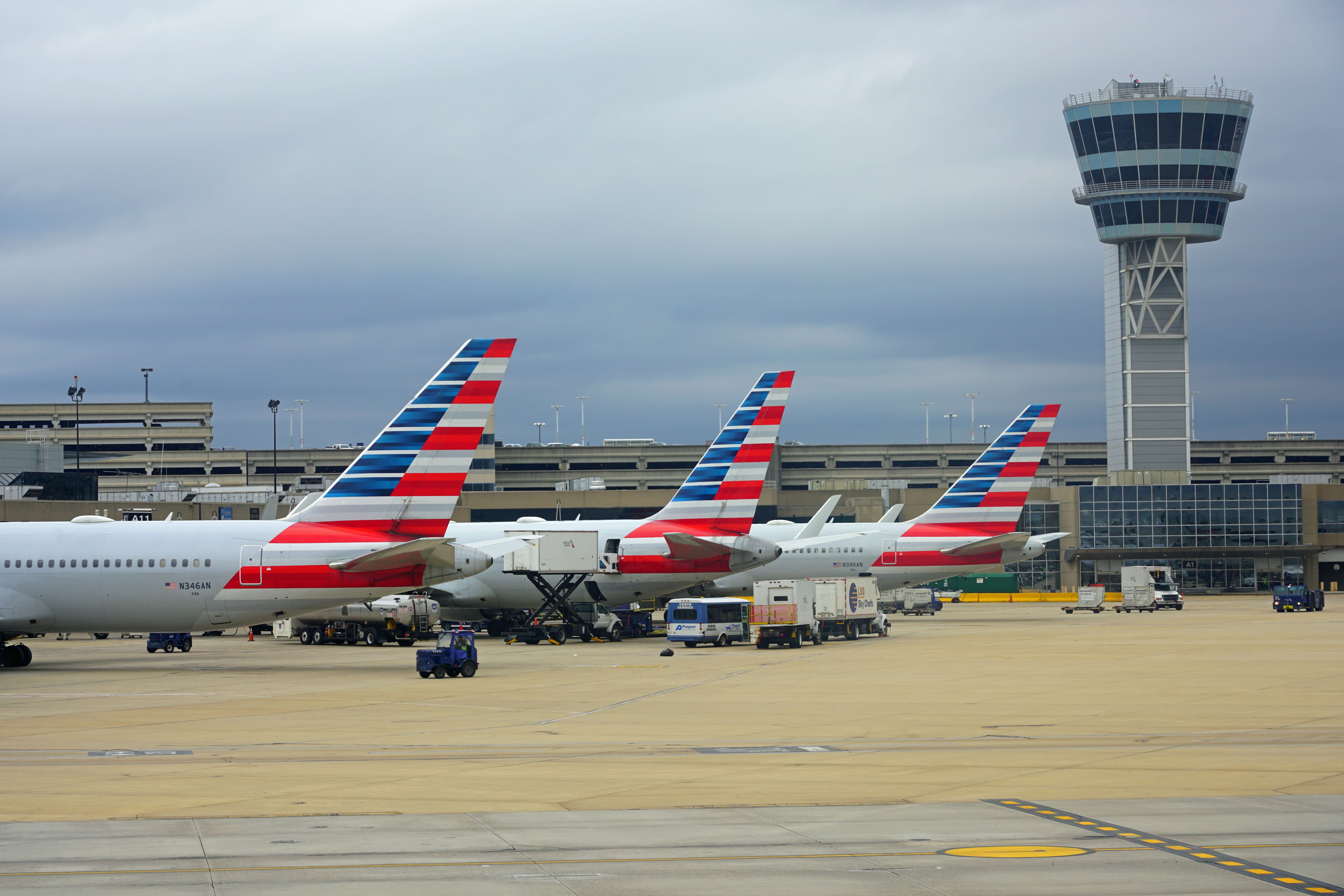Airplanes from American Airlines (AA) at the Philadelphia International Airport