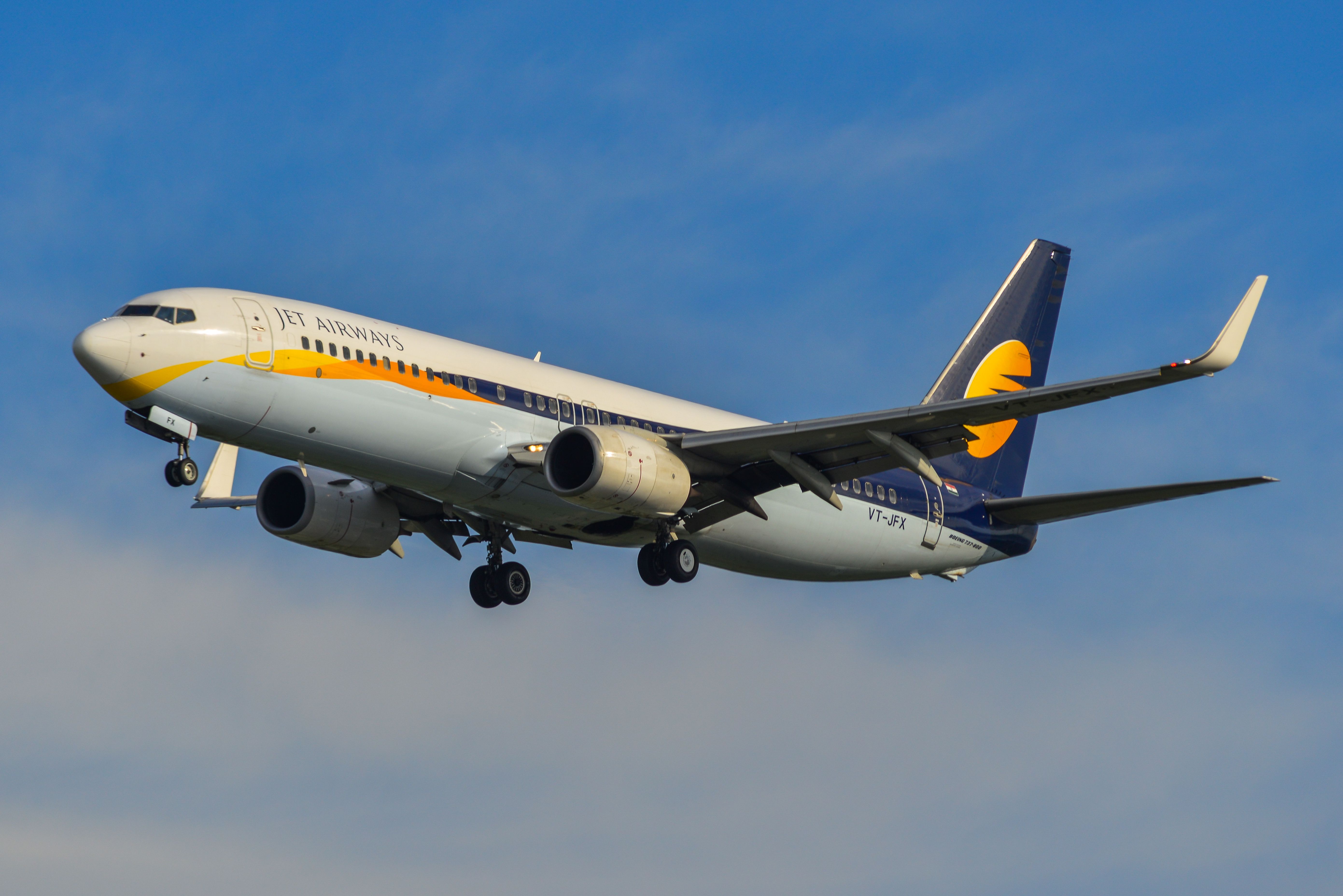 Jet Airways Boeing 737 Landing In Singapore