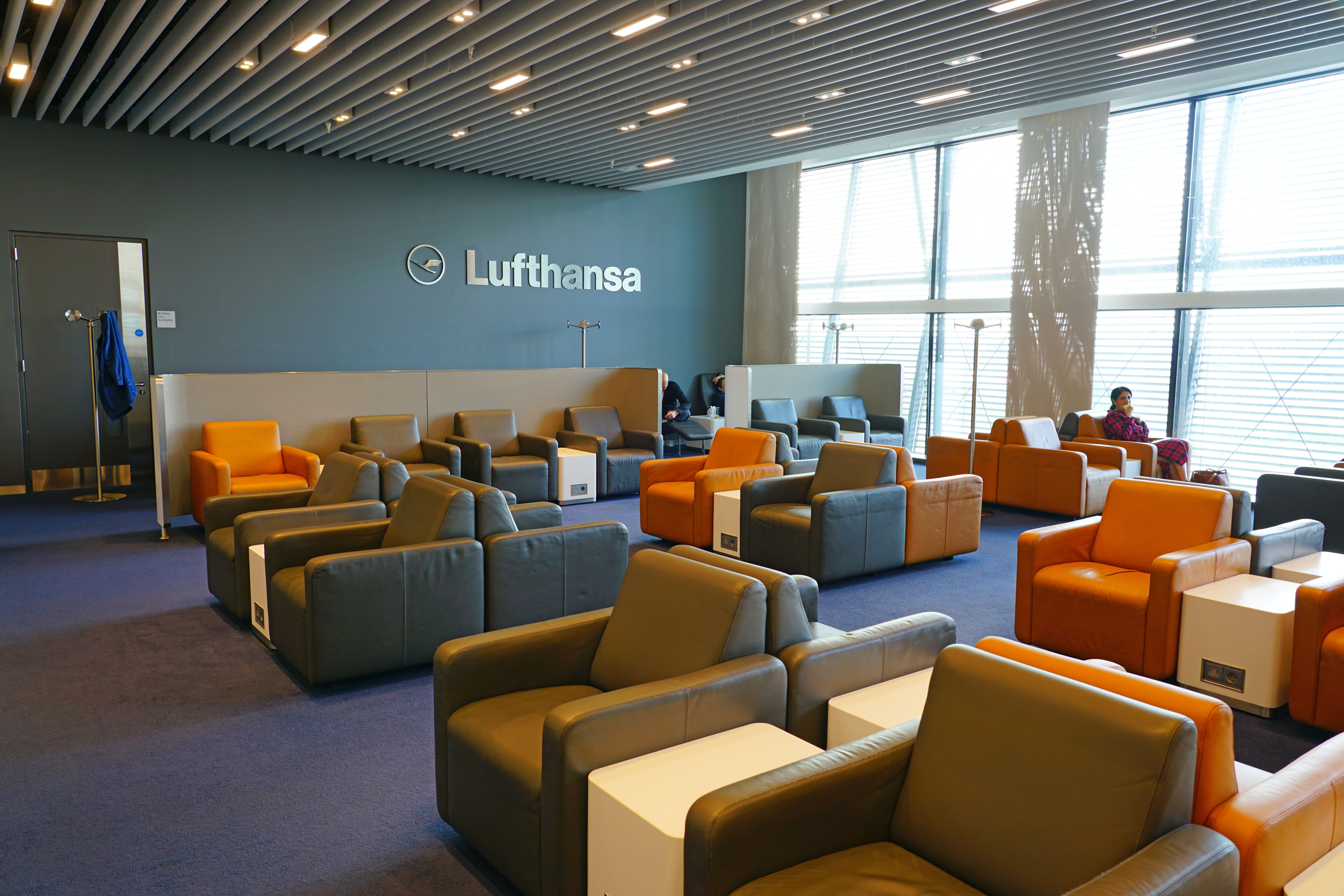 Lufthansa business class lounge