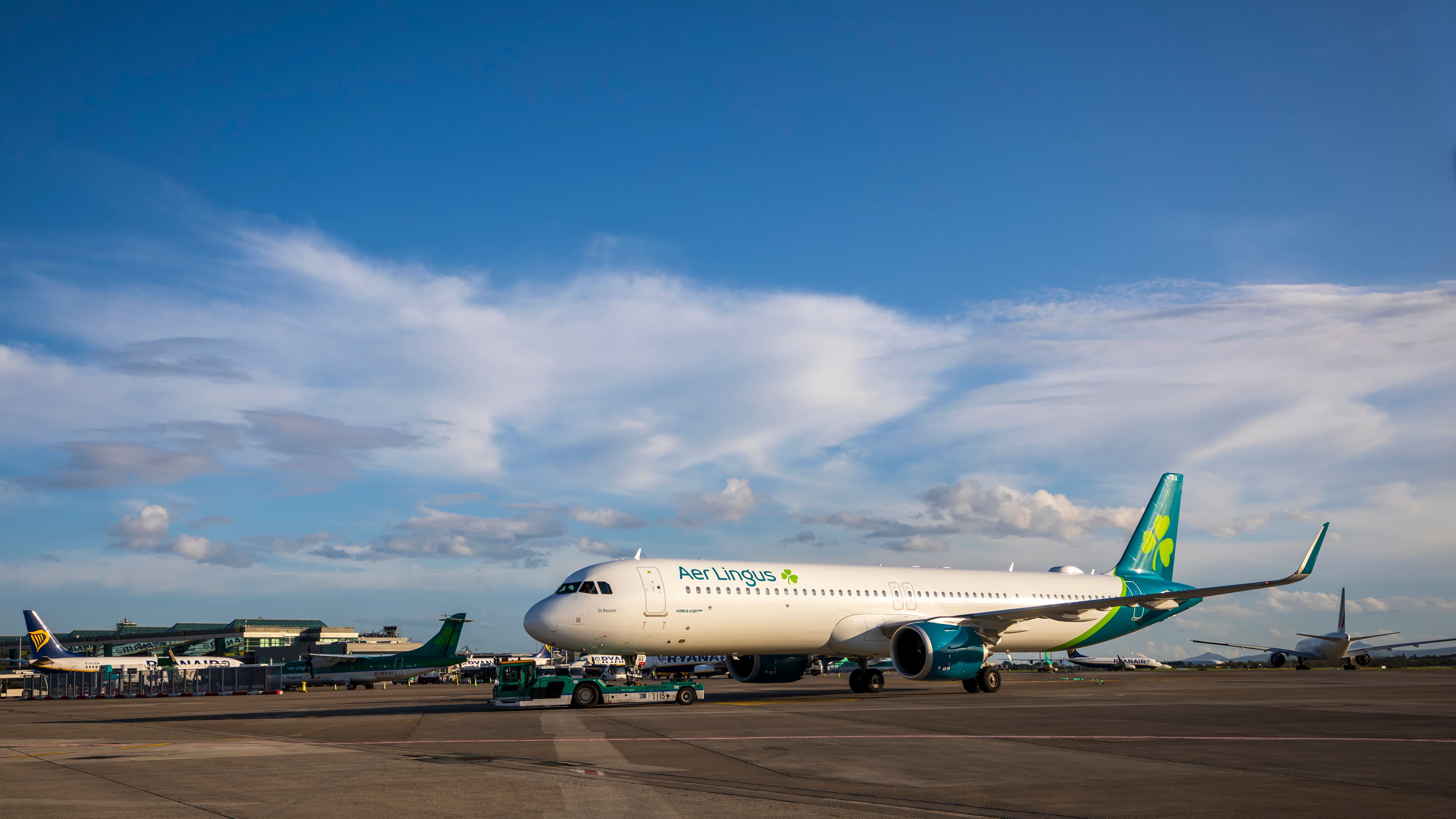 An Aer Lingus Airbus A321neo on an airport apron.