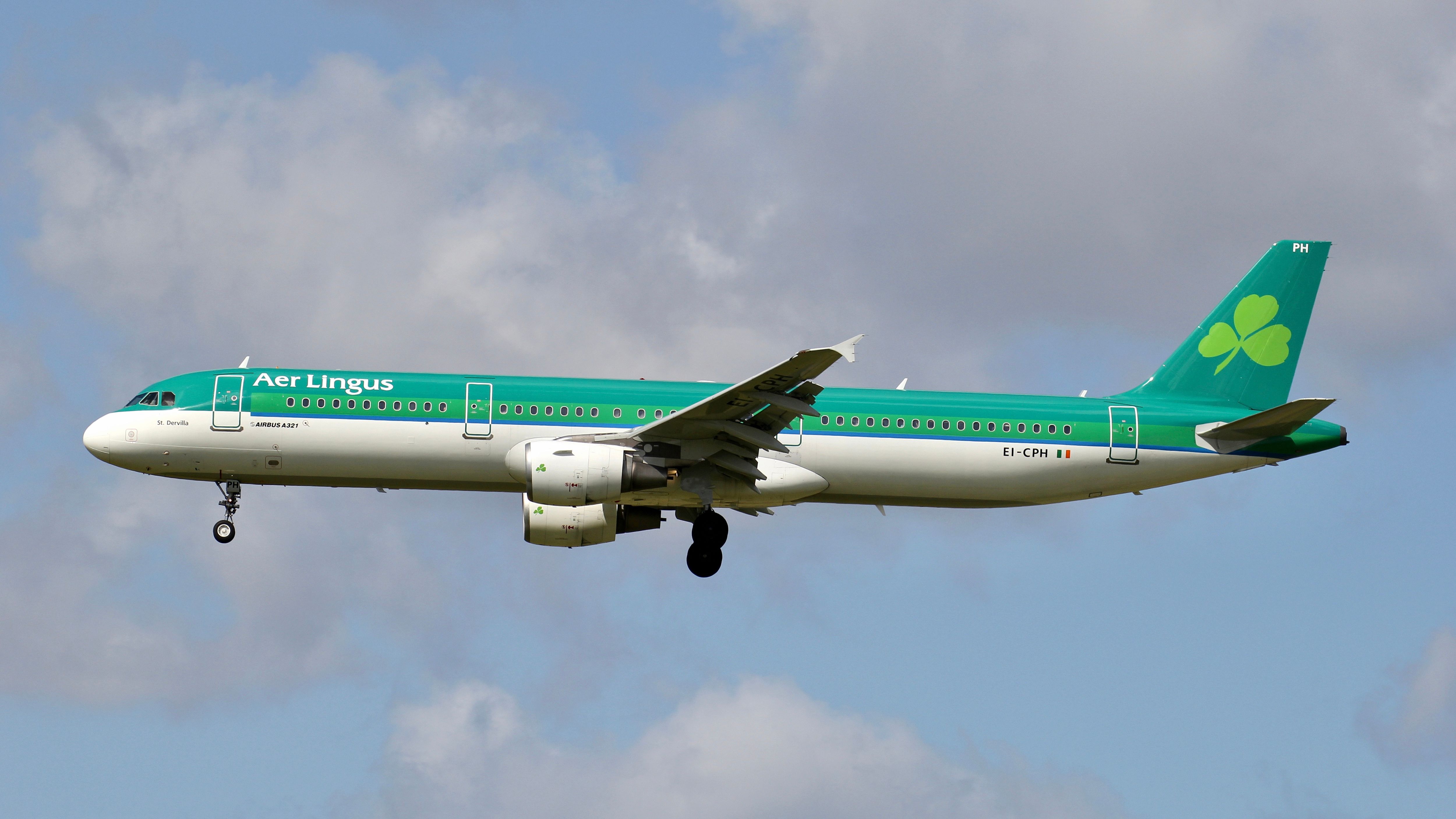 Aer Lingus A321-200 in the sky