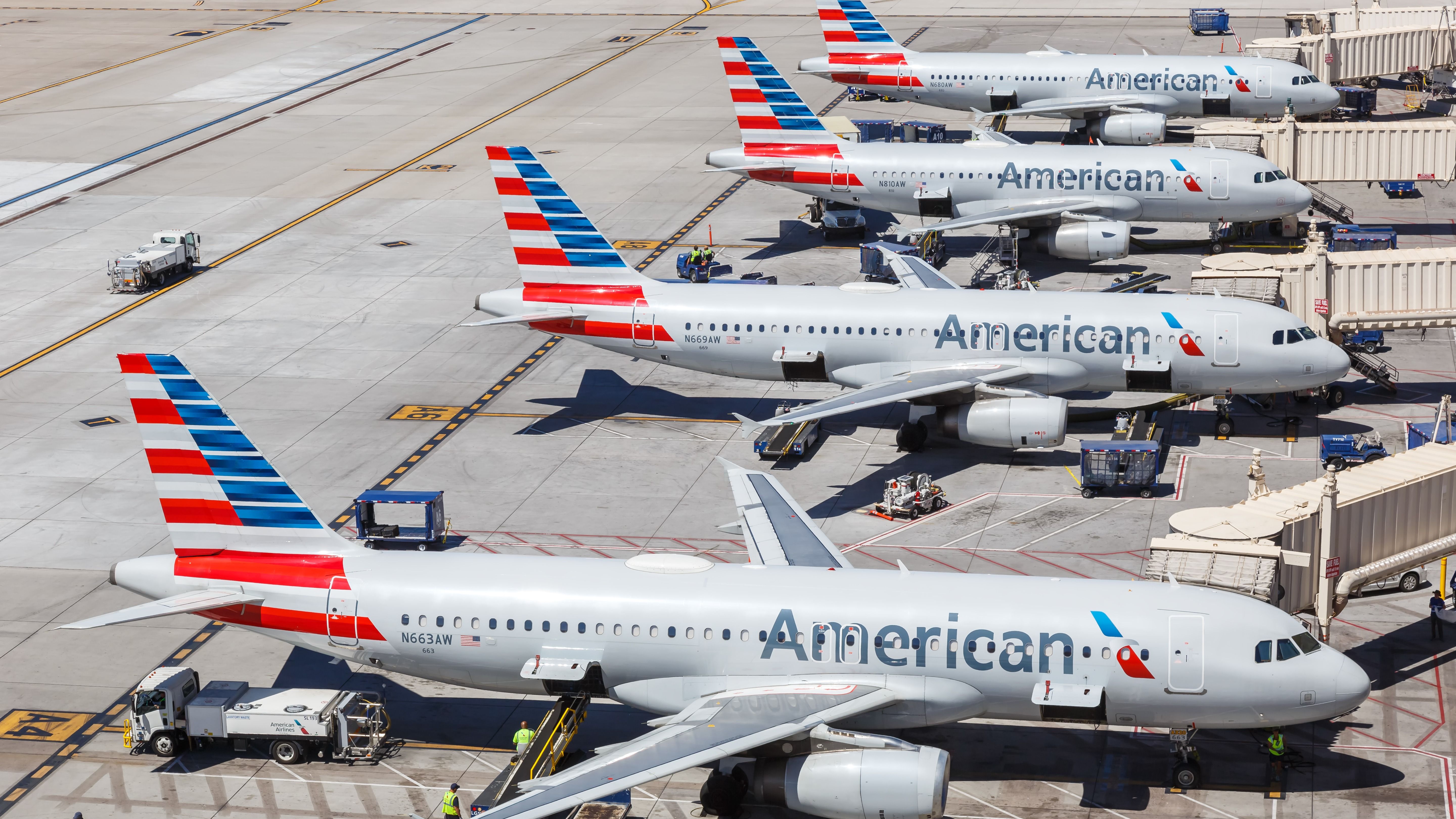 American Airlines reports a third quarter net loss of $2.4 billion