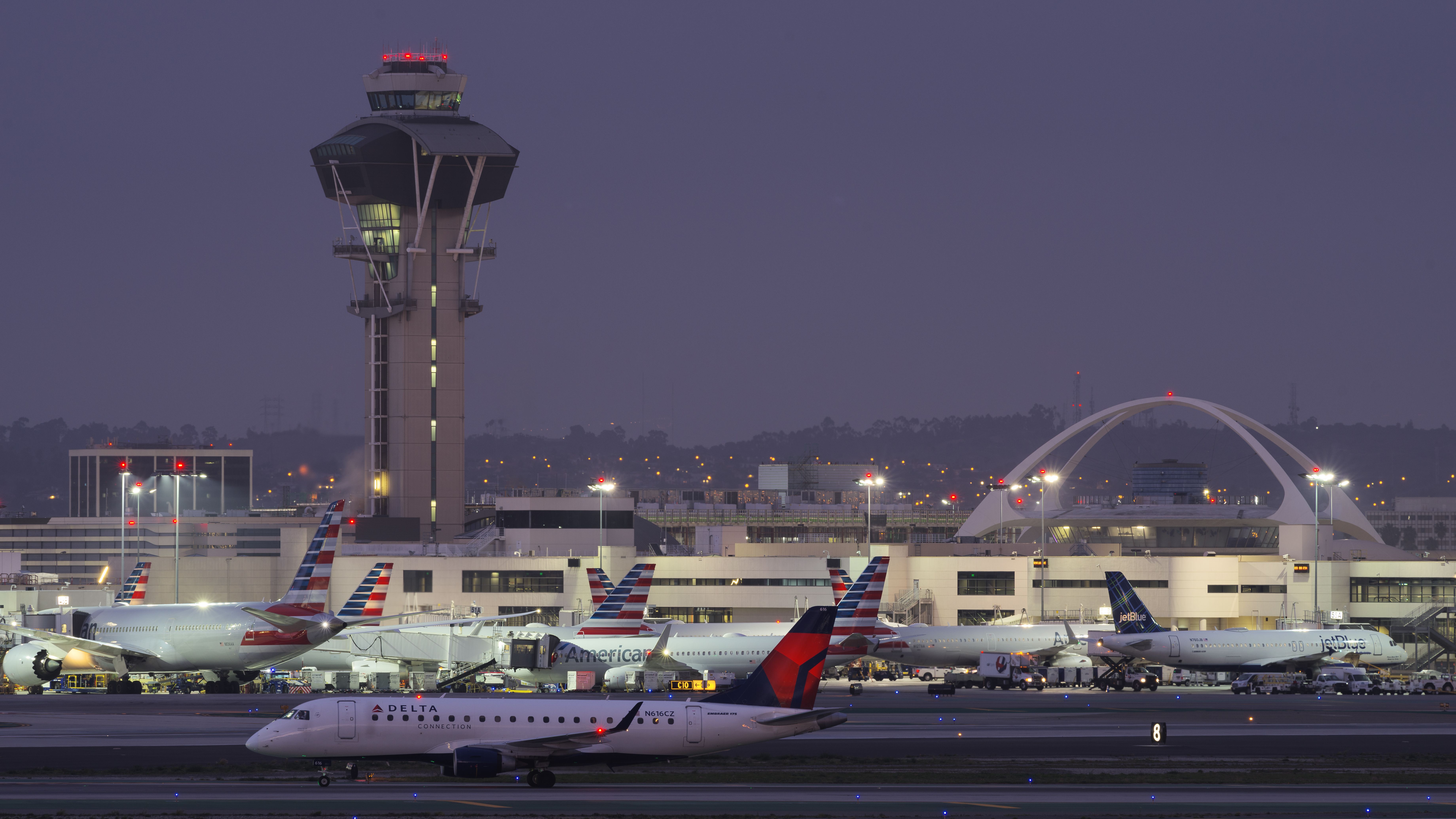 A Delta Connection Embraer 175 taxiing just after landing at LAX.