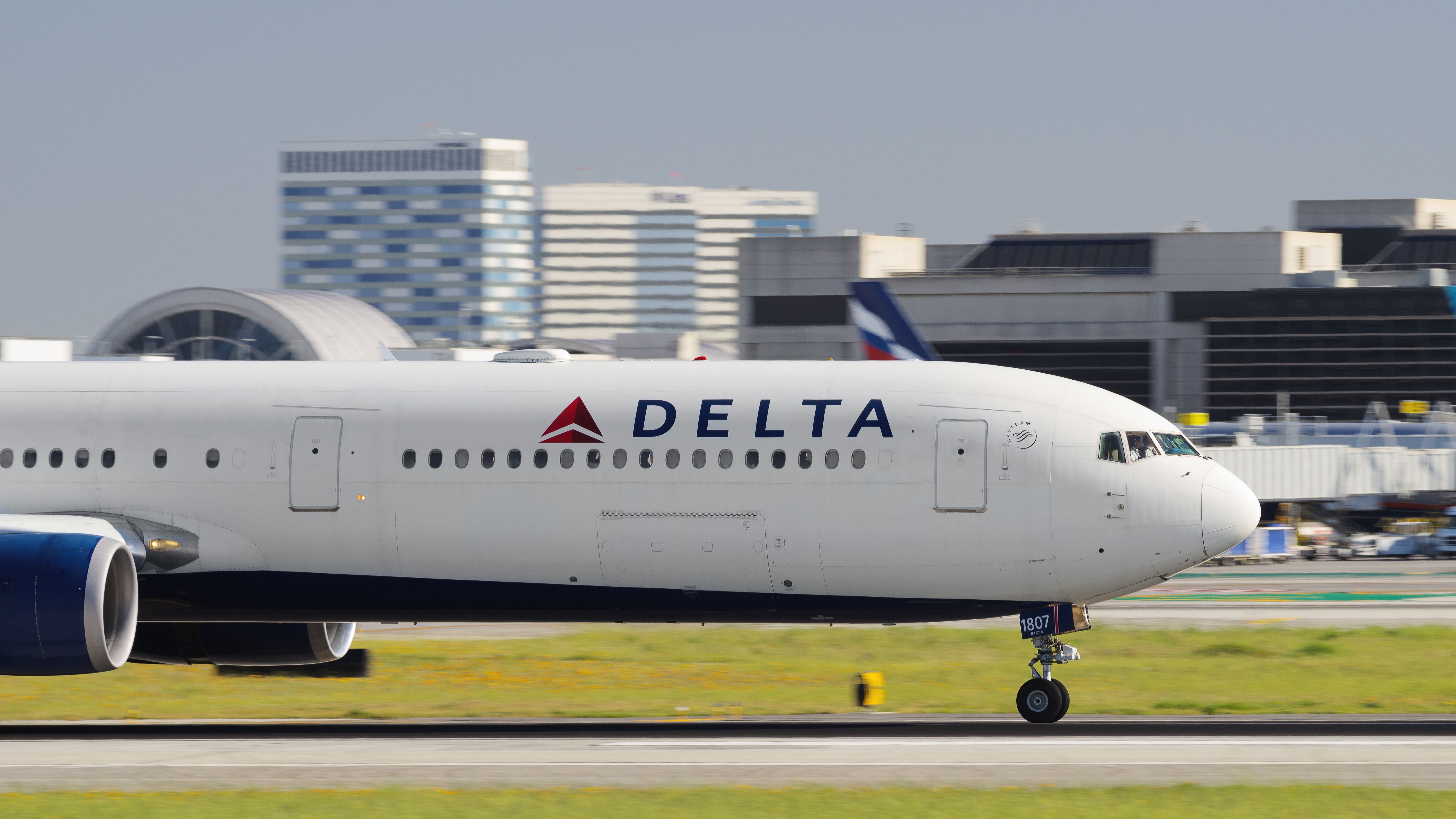 A Delta Air Lines Boeing 767 taxiing 
