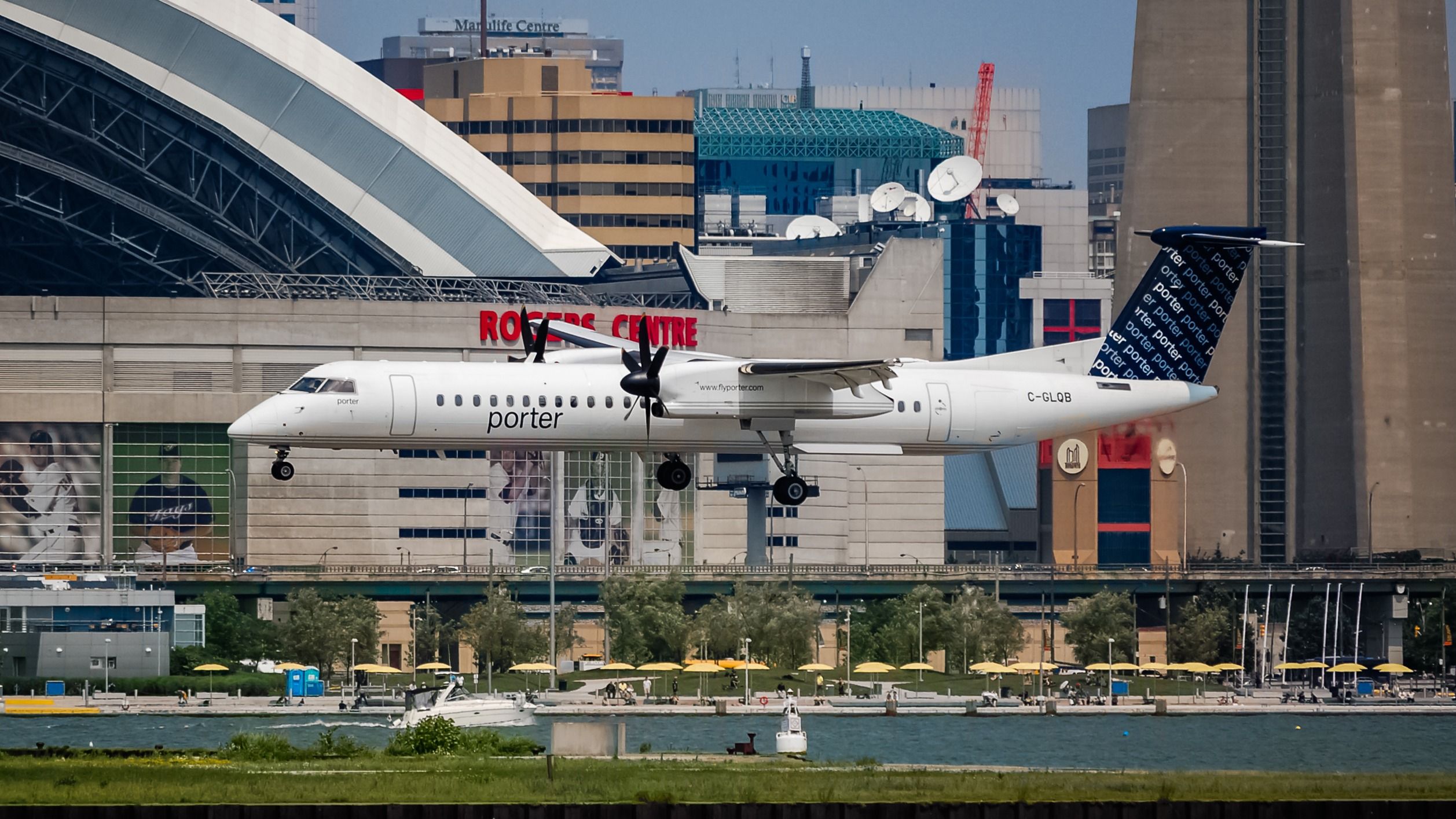 Porter Airlines Bombardier De Havilland Canada Dash 8 landing at the Billy Bishop Toronto City Airport 