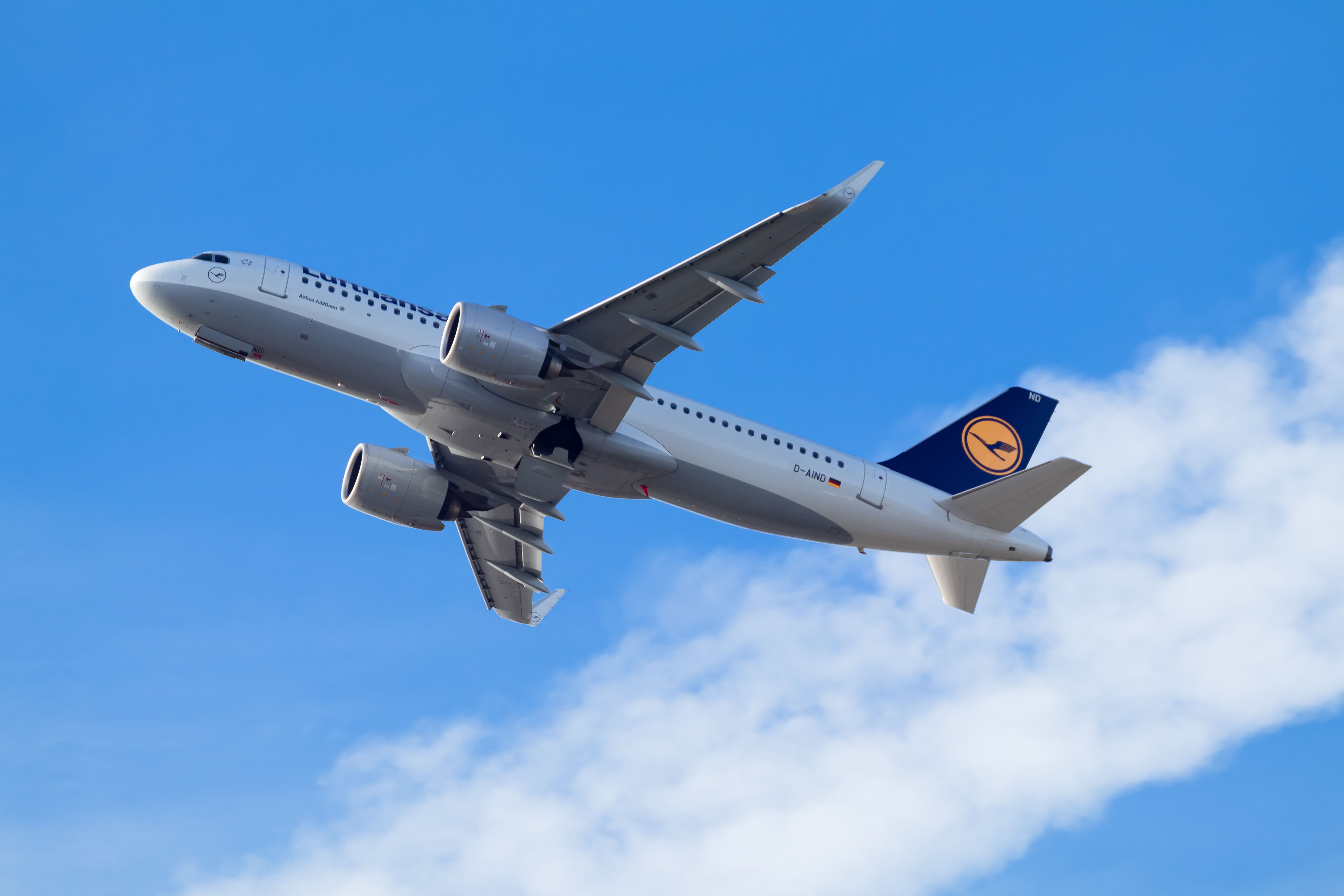 A Lufthansa A320 flying in the sky.