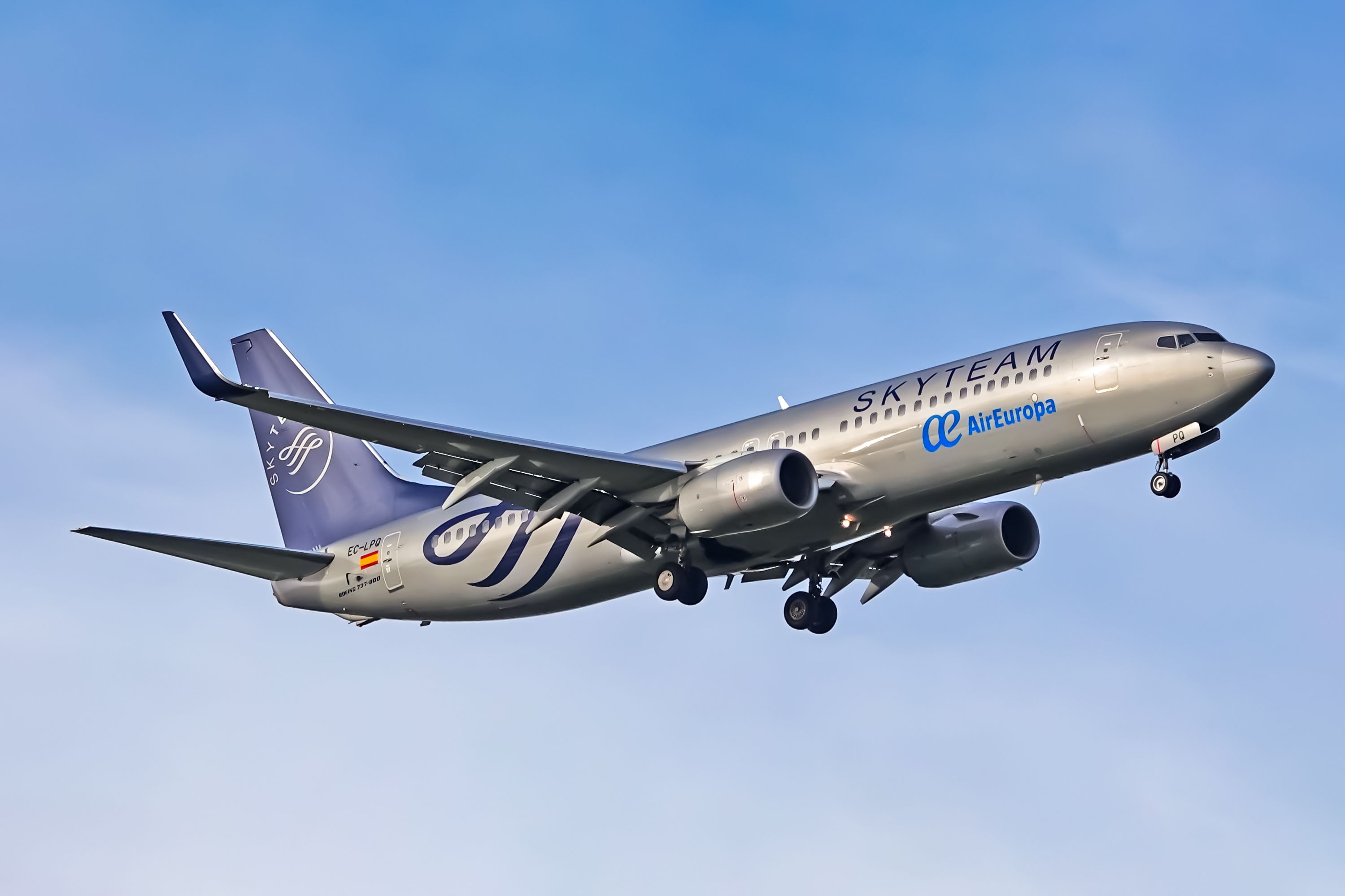 Air Europa Boeing 737 SkyTeam Livery Landing In Paris