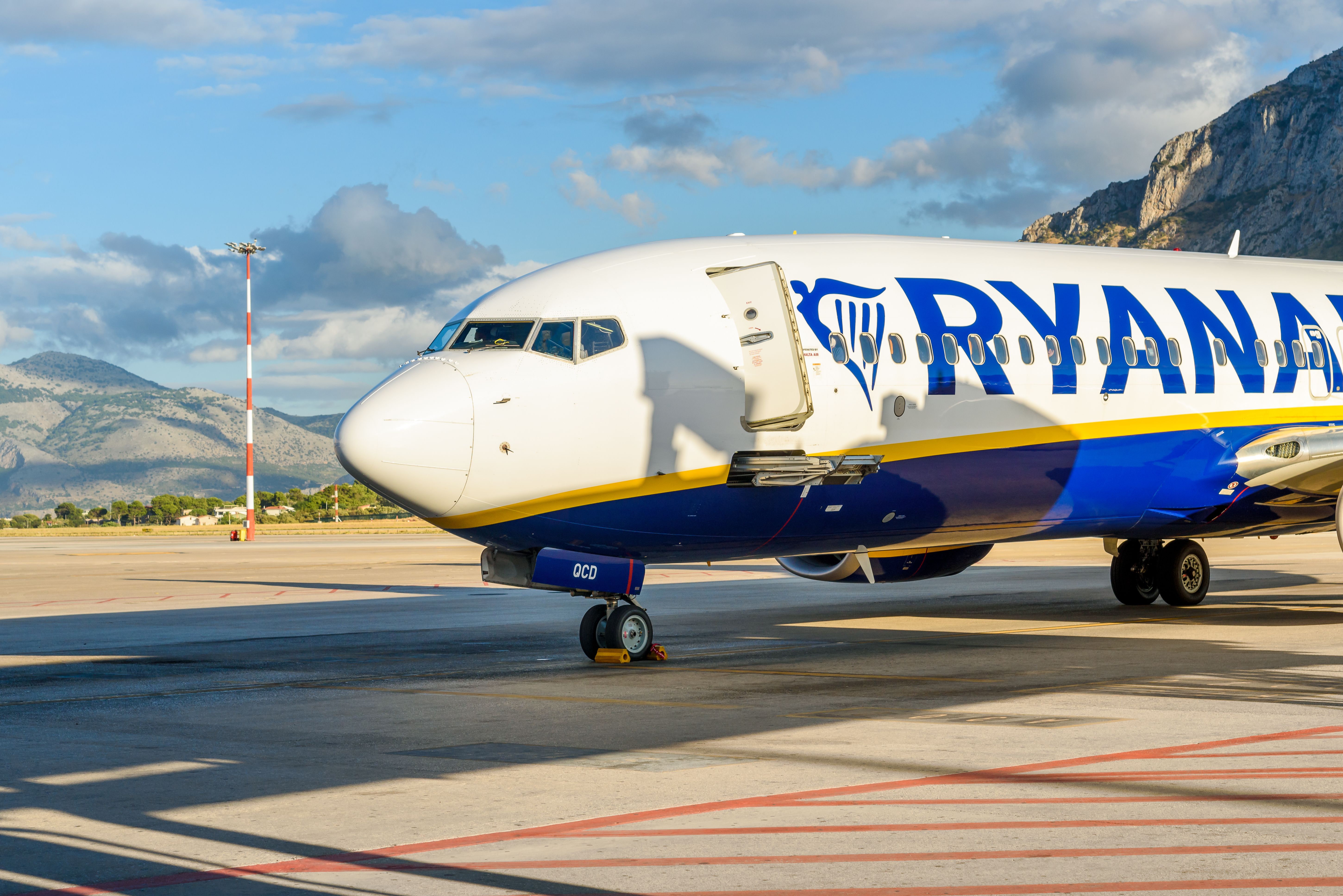 Ryanair 737 in Sicily