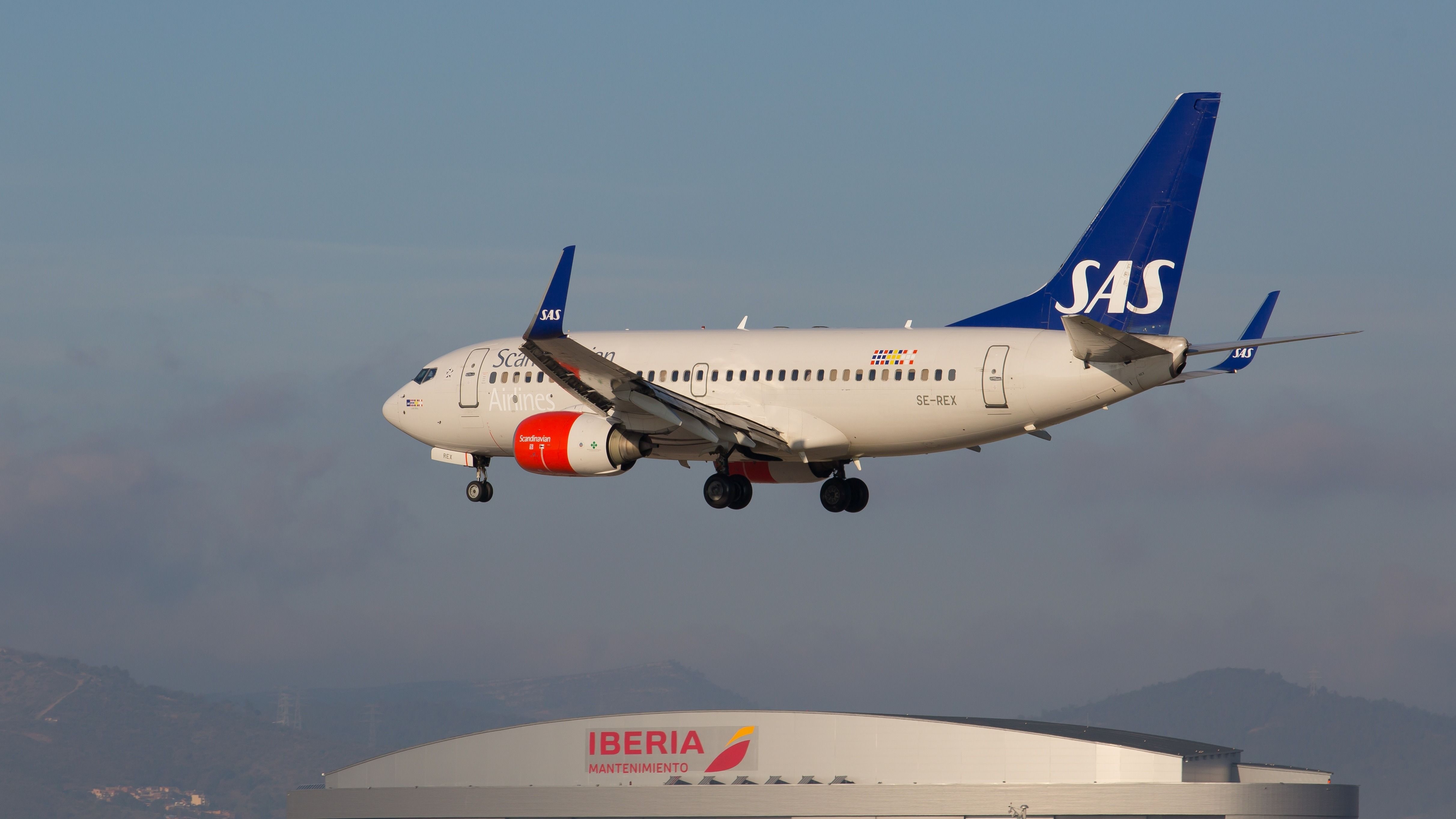 A SAS Boeing 737 taking off