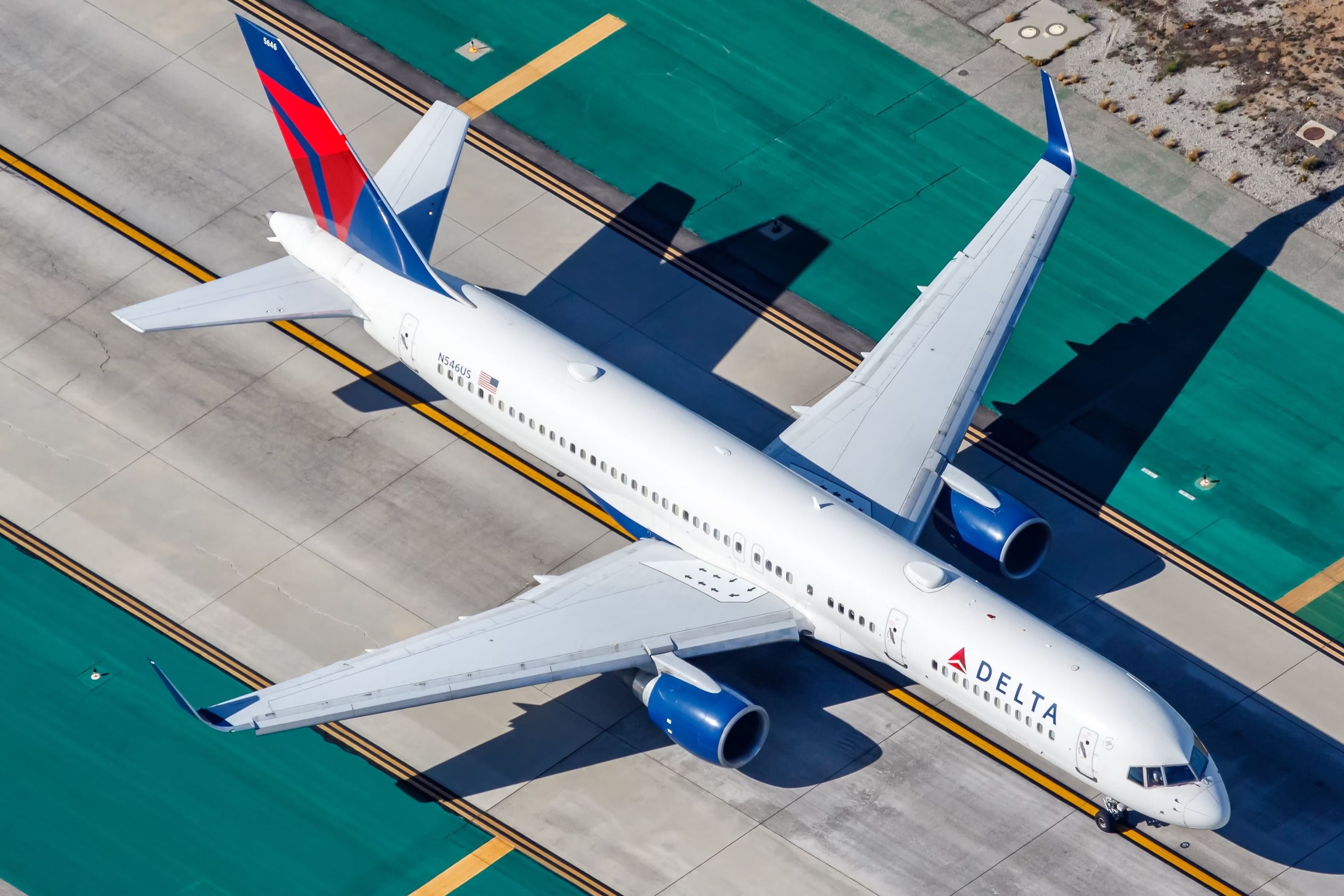 A Delta Air Lines Boeing 757 taxiing to the runway.
